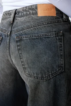 AMPLE – TIEF SITZENDE, LOCKERE JEANS IM USED-LOOK|Weekday Cheap