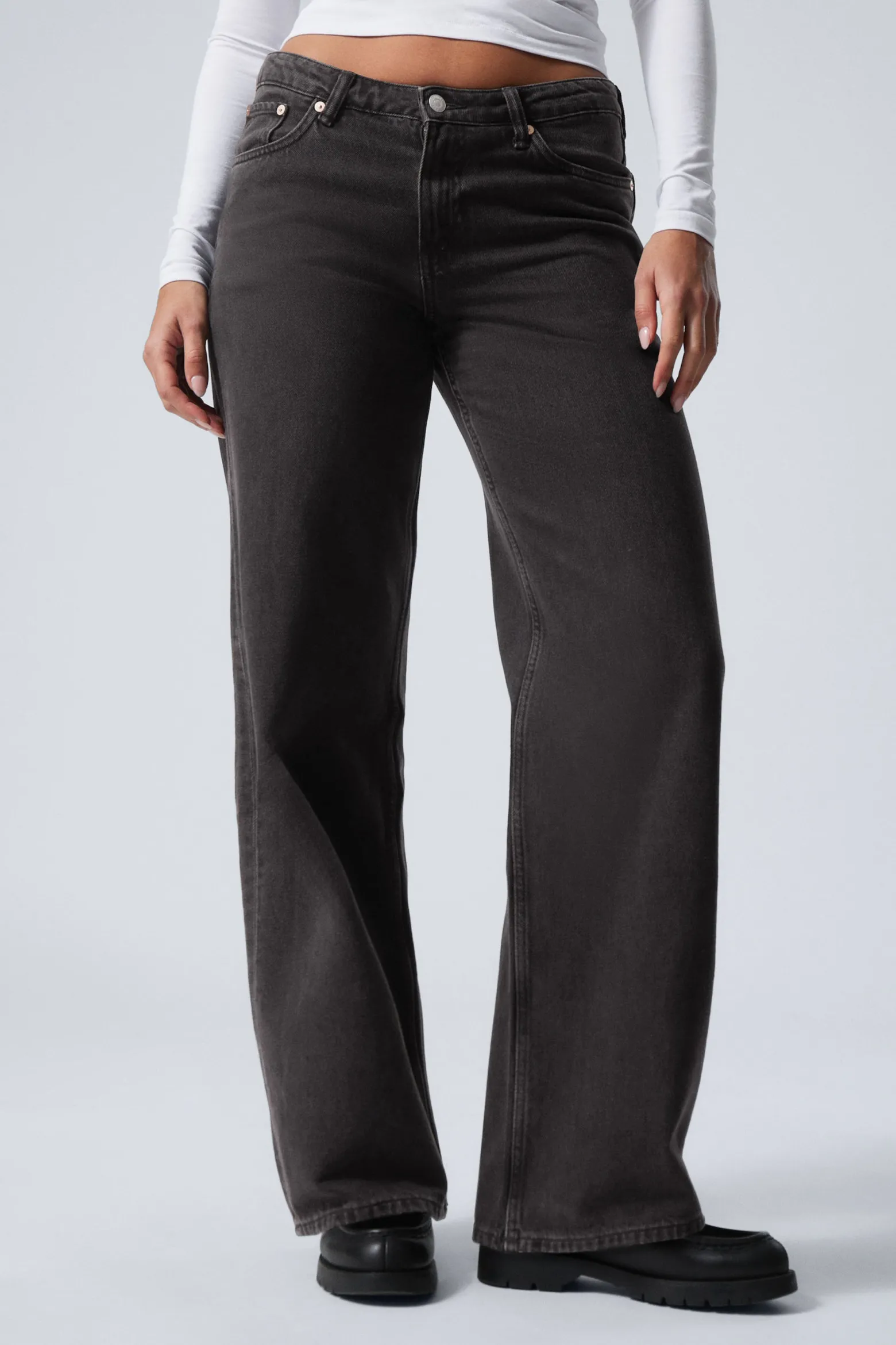 AMPLE LOW WAIST LOOSE WIDE LEG JEANS|Weekday Shop