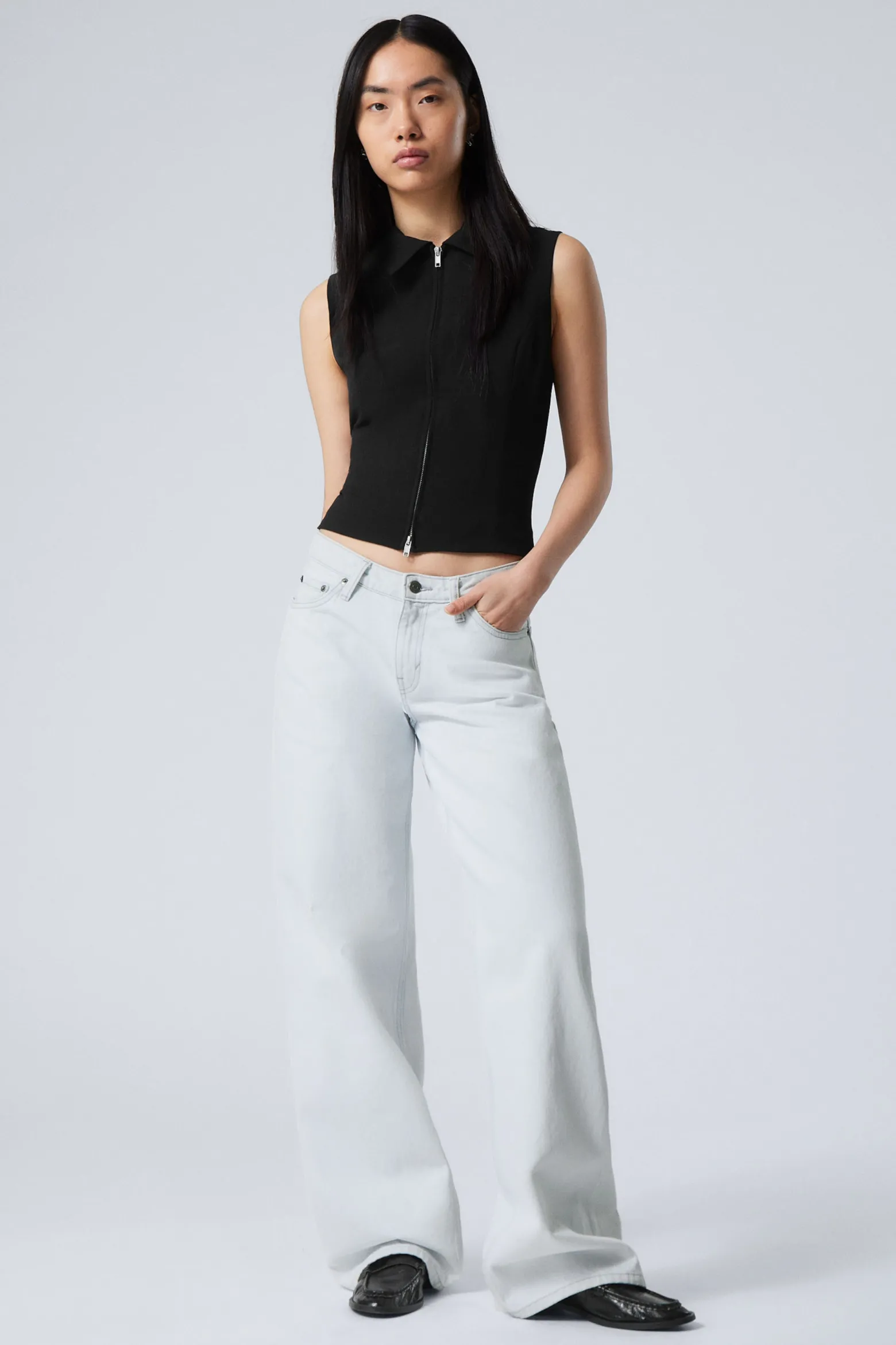 AMPLE LOW WAIST LOOSE WIDE LEG JEANS|Weekday Shop