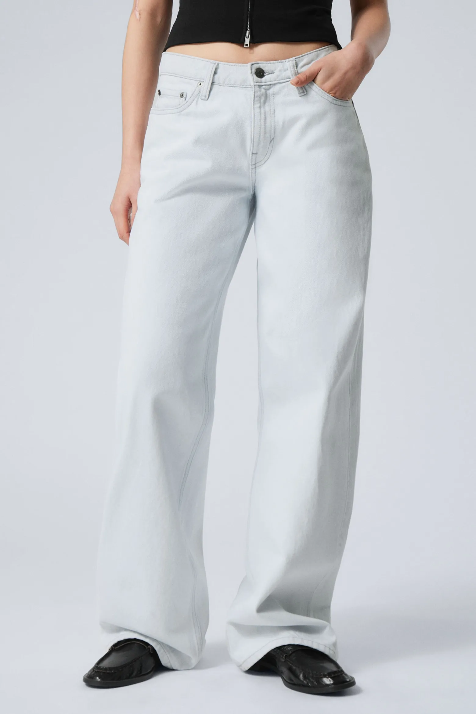 AMPLE LOW WAIST LOOSE WIDE LEG JEANS|Weekday Shop