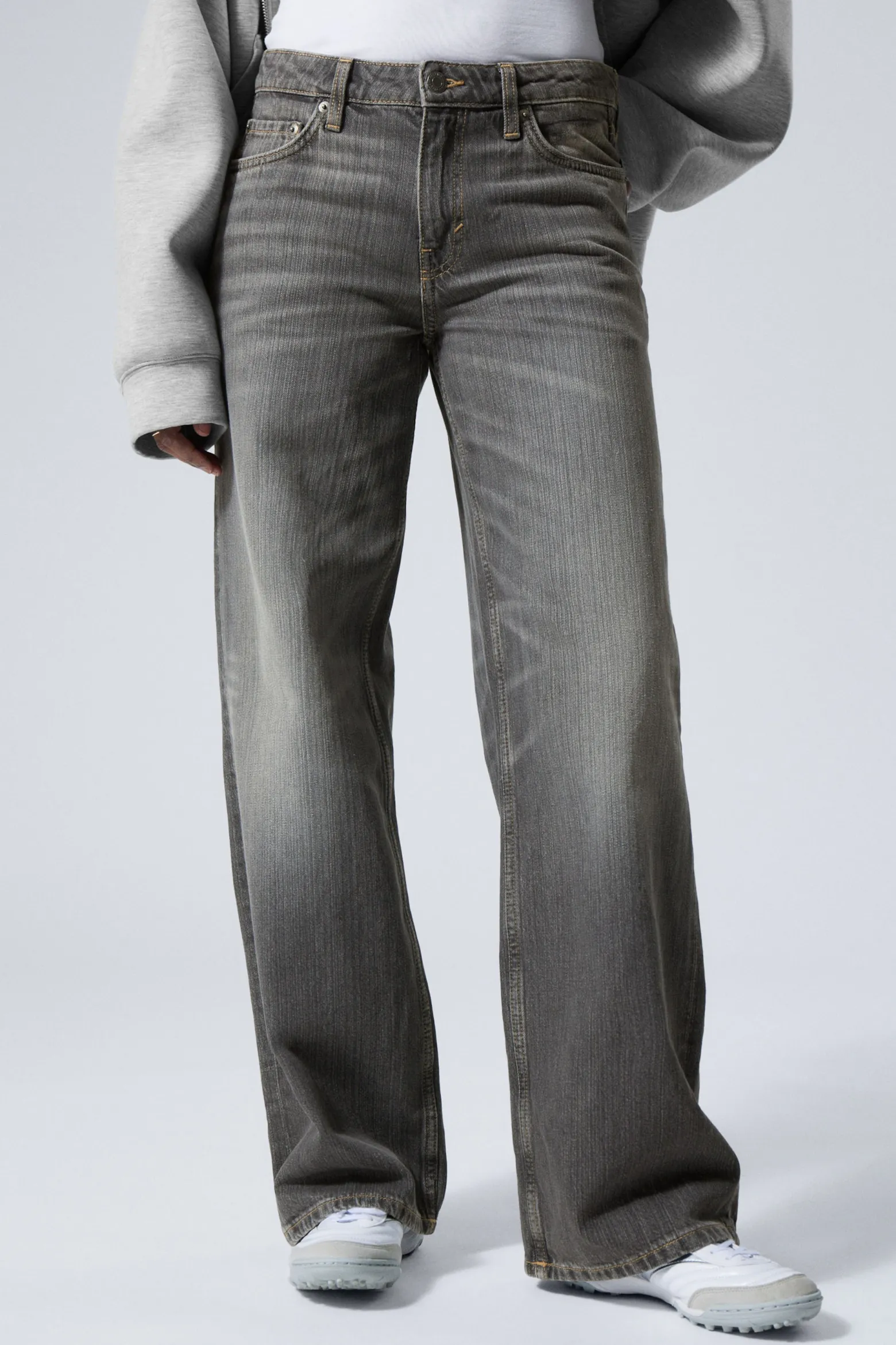 AMPLE LOW WAIST LOOSE WIDE LEG JEANS|Weekday New
