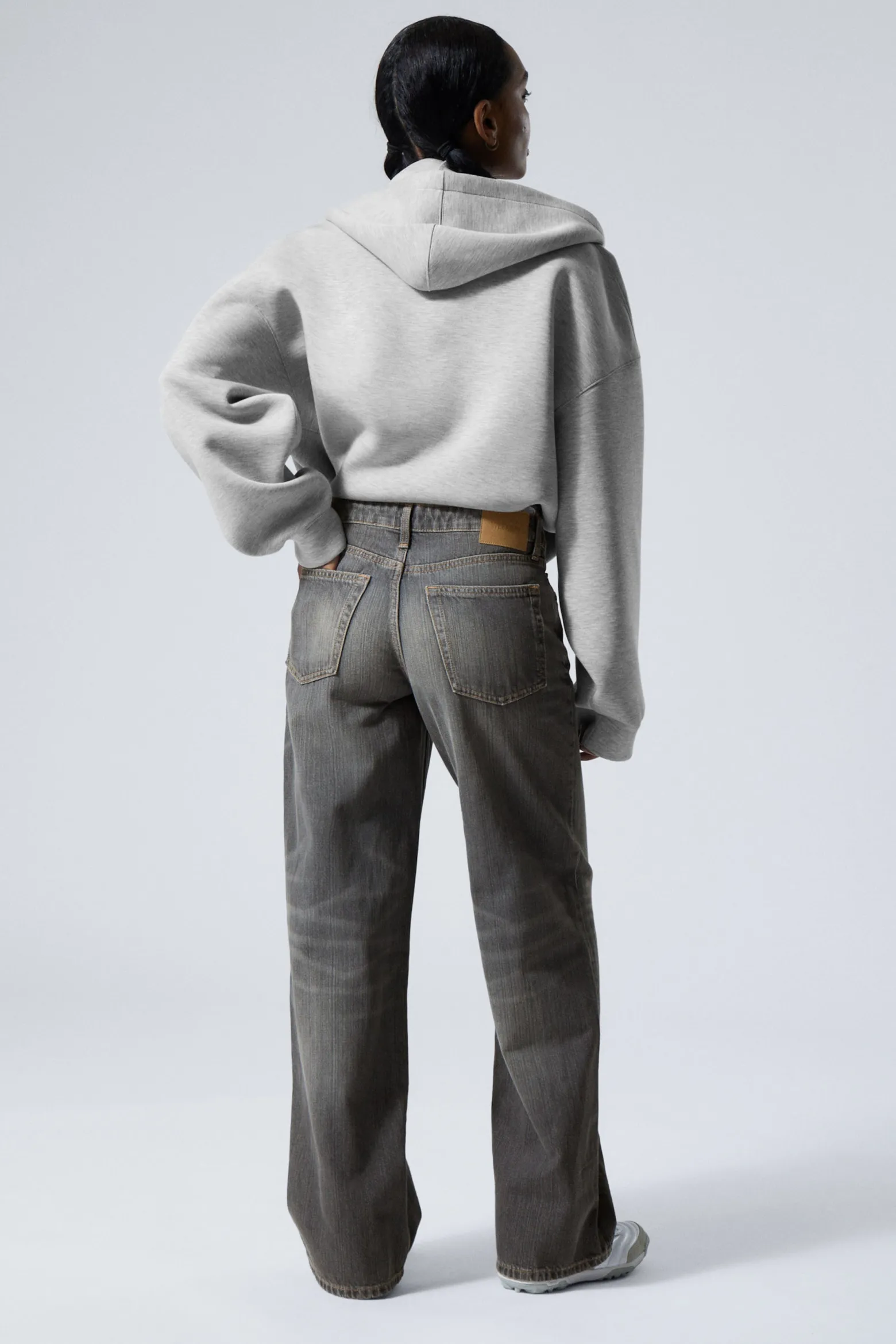 AMPLE LOW WAIST LOOSE WIDE LEG JEANS|Weekday New