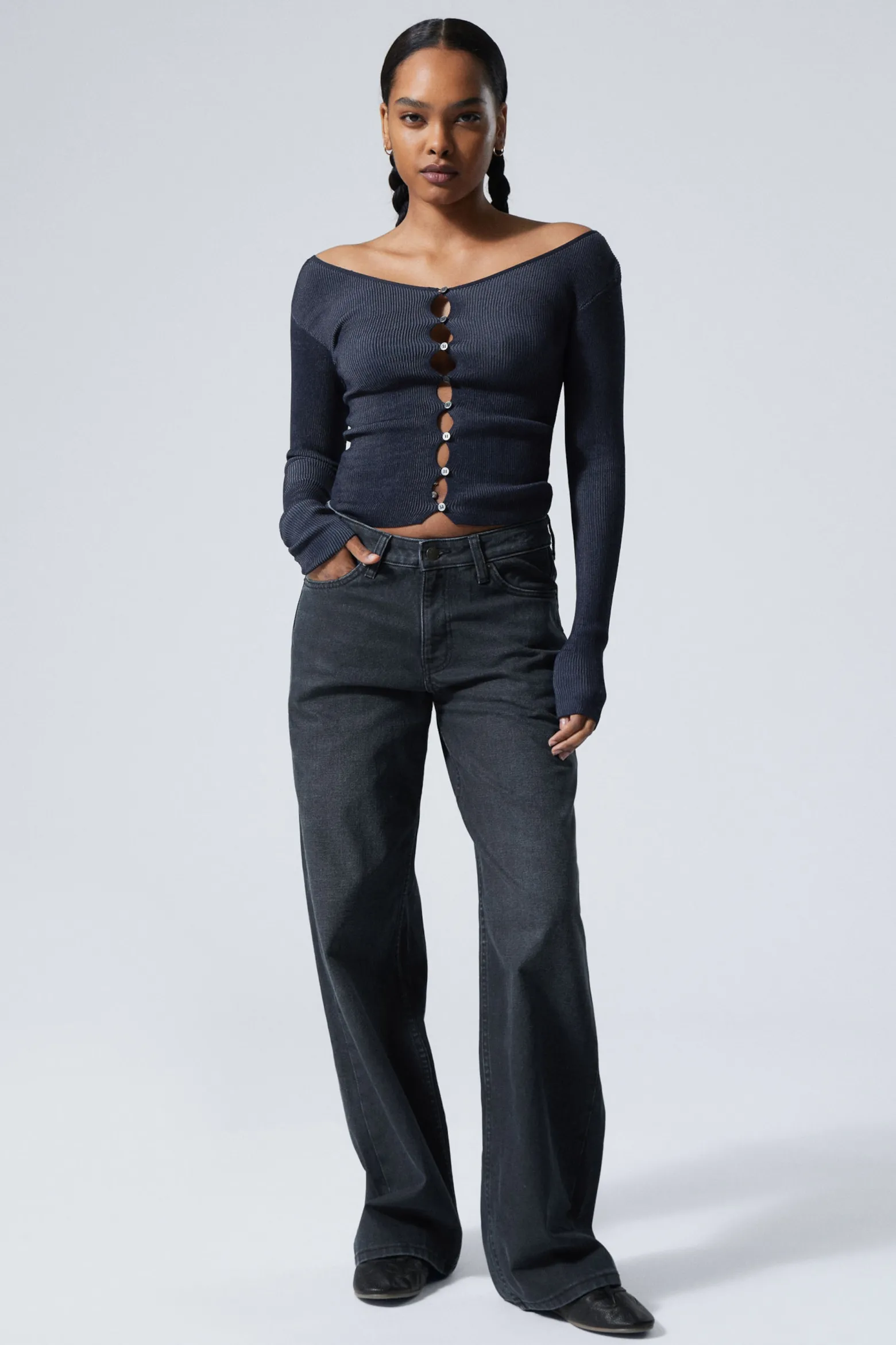 AMPLE LOW WAIST LOOSE WIDE LEG JEANS|Weekday Sale