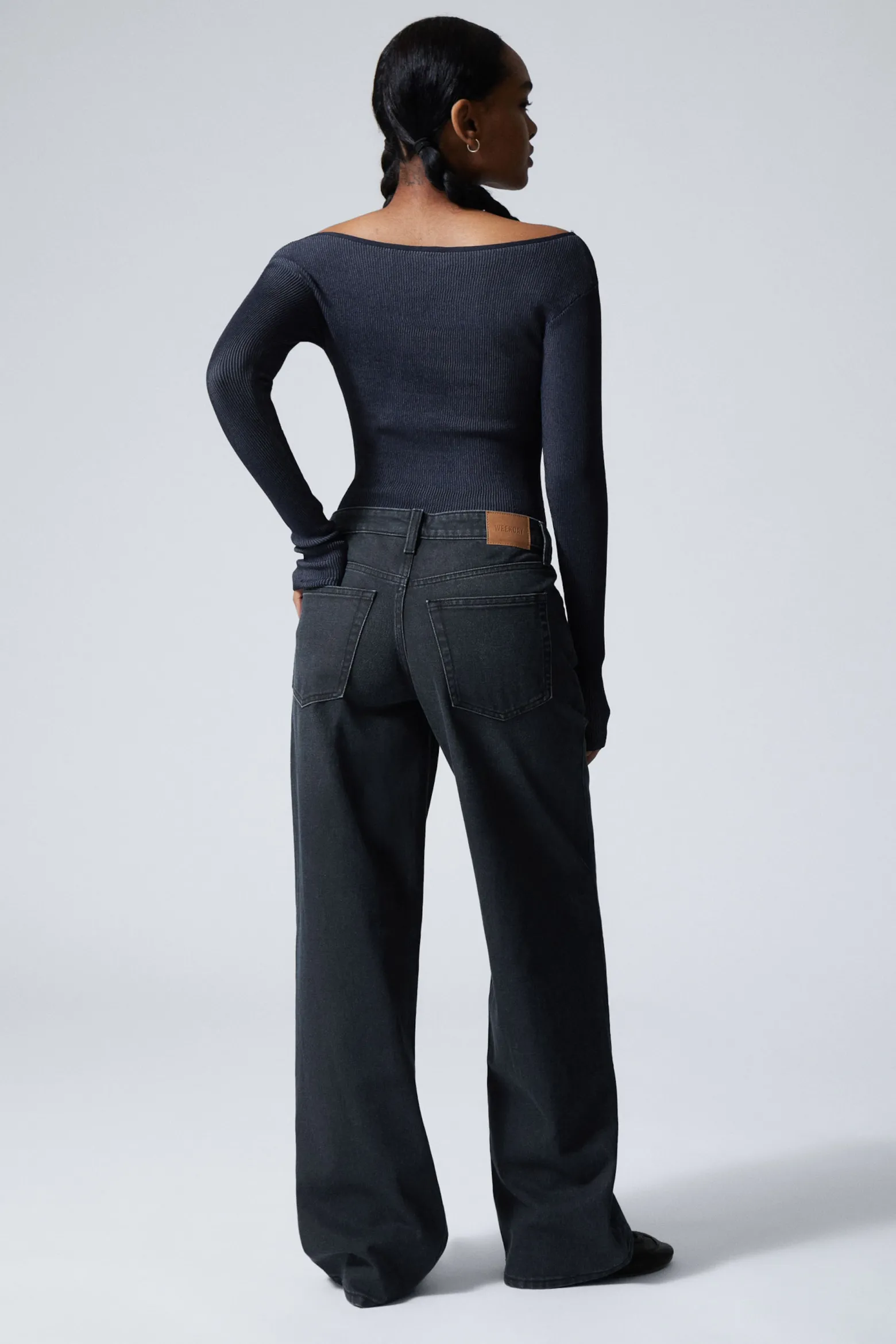 AMPLE LOW WAIST LOOSE WIDE LEG JEANS|Weekday Sale