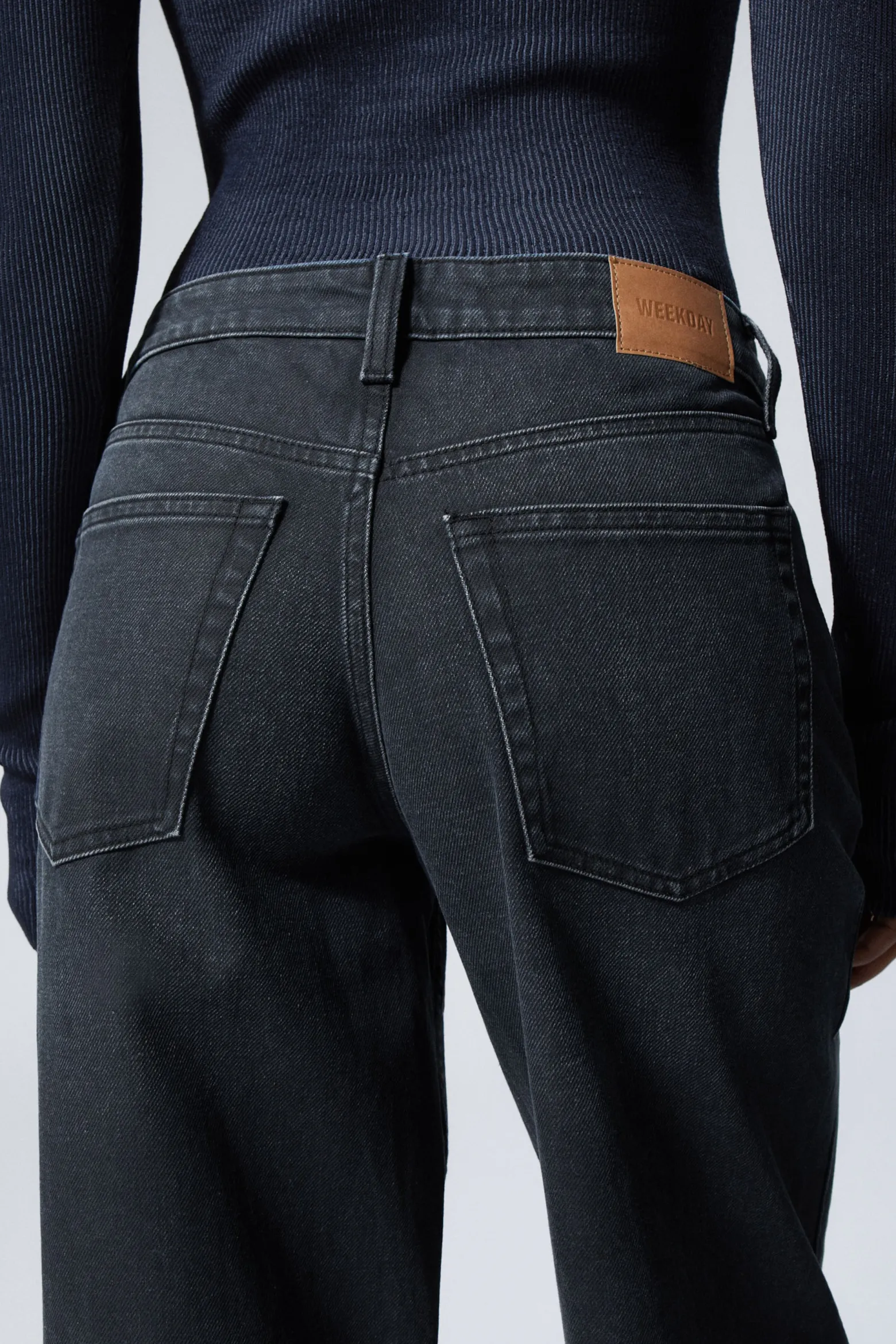AMPLE LOW WAIST LOOSE WIDE LEG JEANS|Weekday Sale