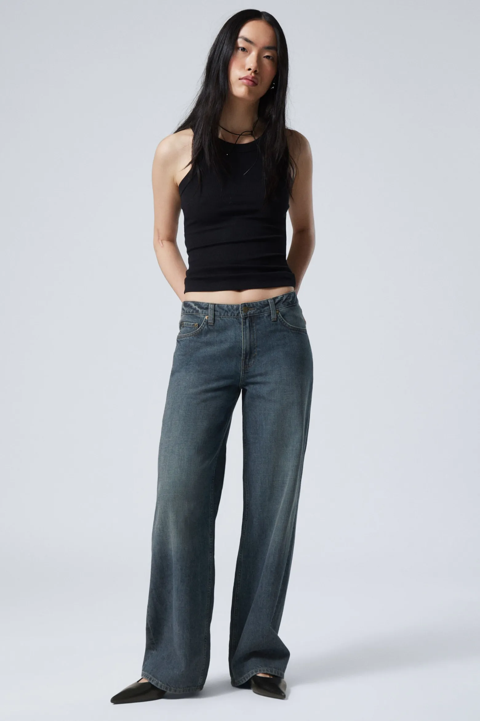 AMPLE LOW WAIST LOOSE WIDE LEG JEANS|Weekday Shop