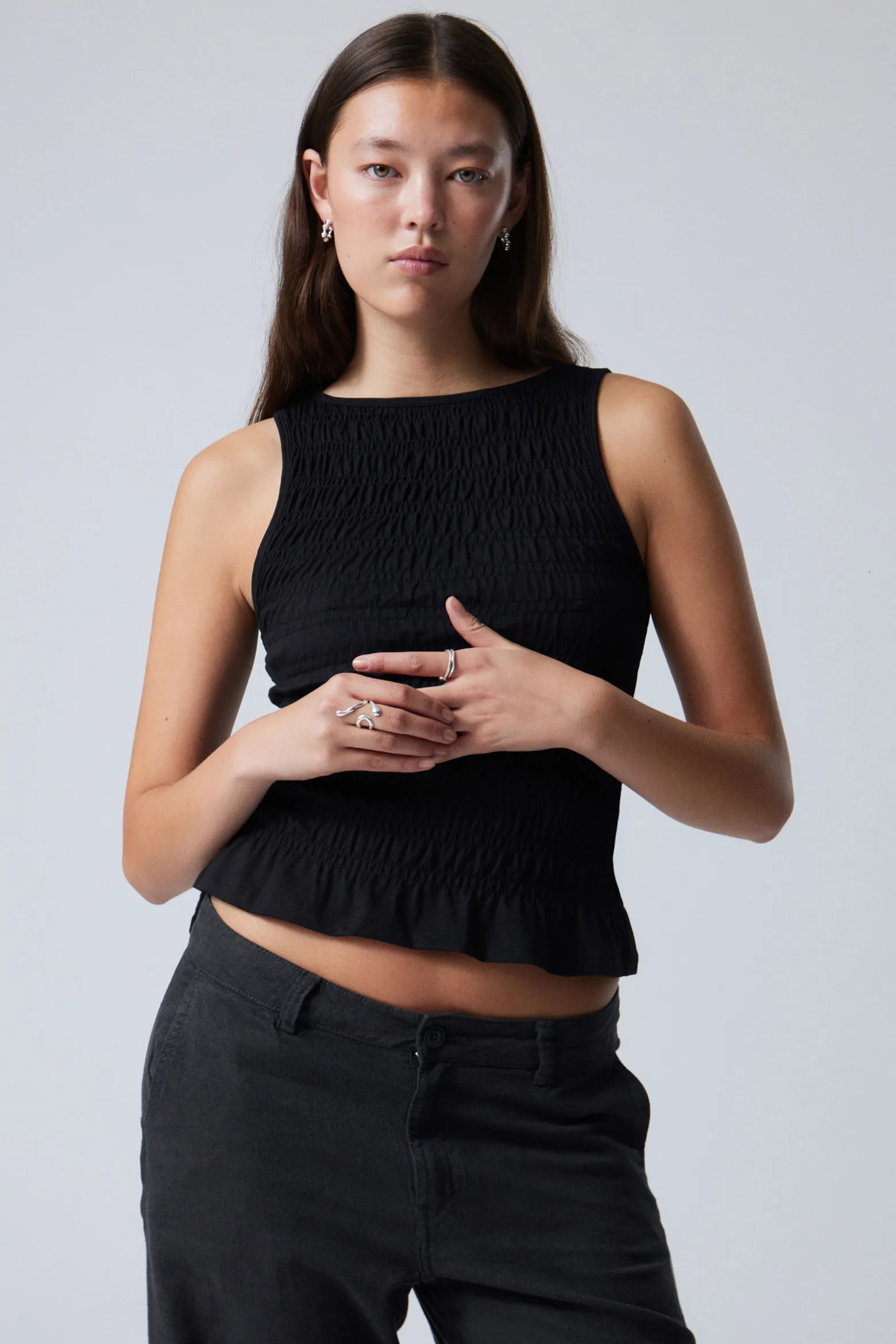 ANNIE – GESMOKTES TOP MIT U-BOOT-AUSSCHNITT|Weekday Online