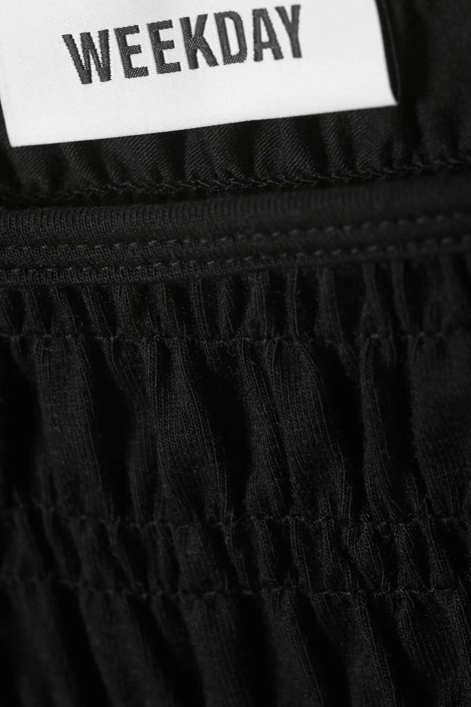 ANNIE – GESMOKTES TOP MIT U-BOOT-AUSSCHNITT|Weekday Online