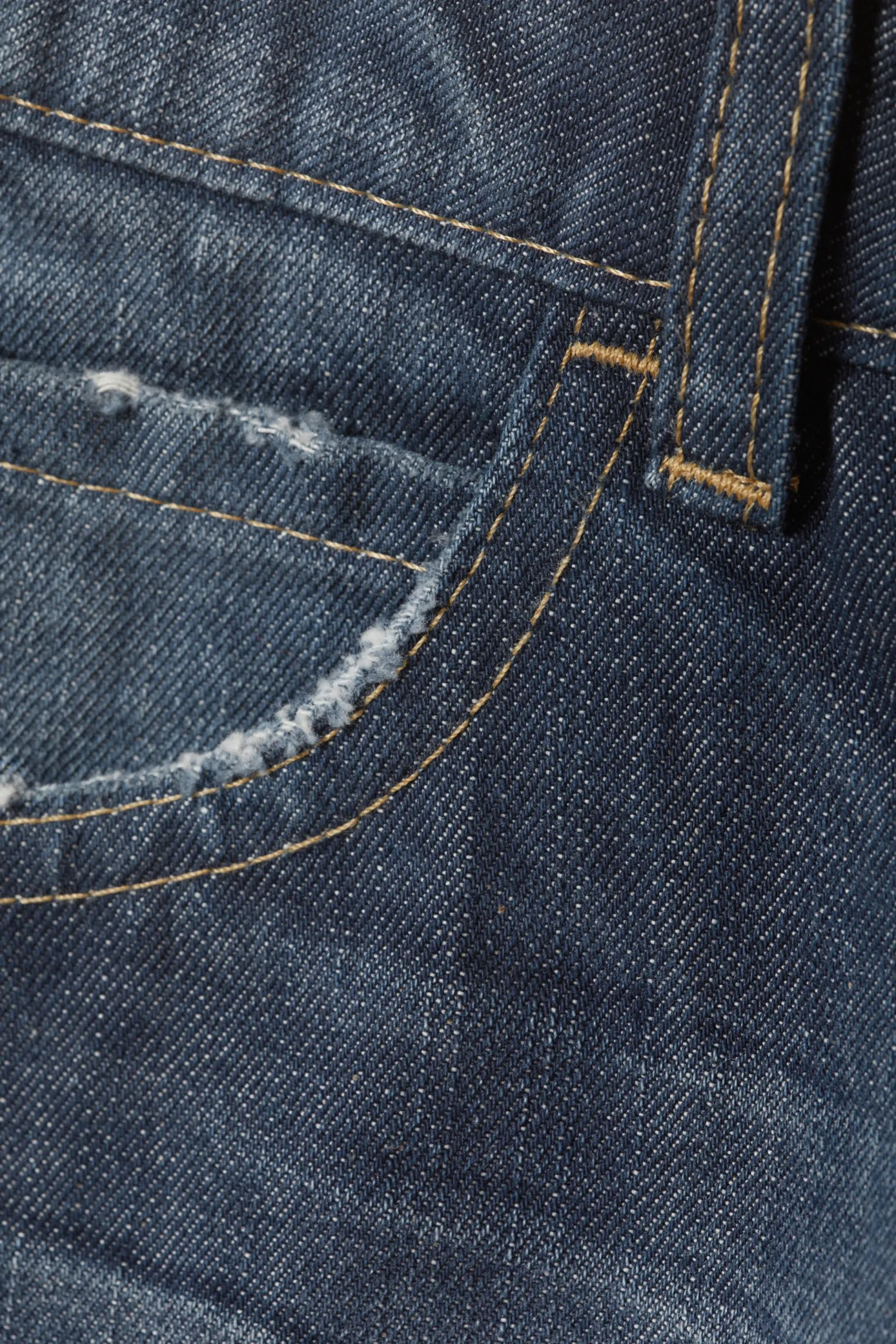 ANTI – JEANS MIT NIEDRIGER TAILLE UND GERADEM BEIN|Weekday New
