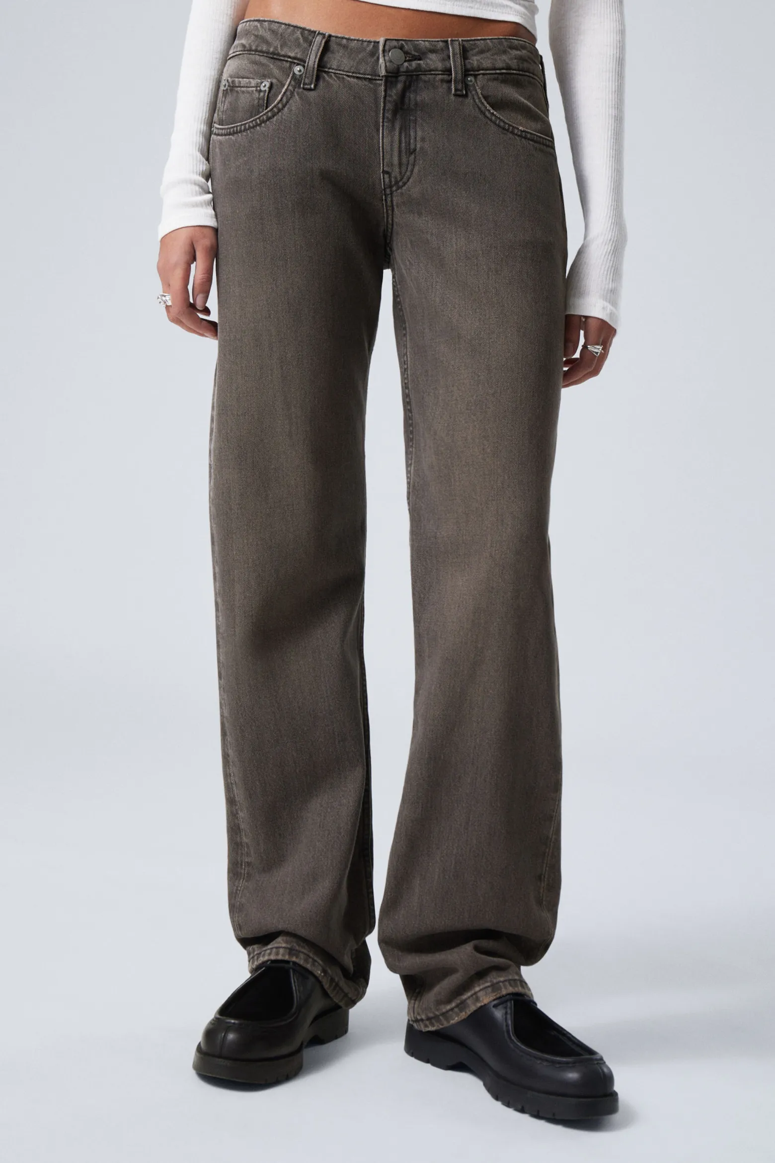 ARROW LOW WAIST REGULAR STRAIGHT LEG JEANS|Weekday Clearance
