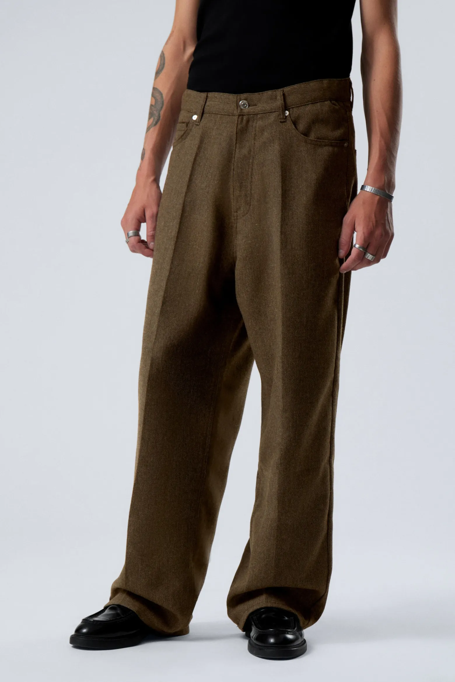 ASTRO – BAGGY-HOSE MIT FISCHGRÄTMUSTER|Weekday Fashion