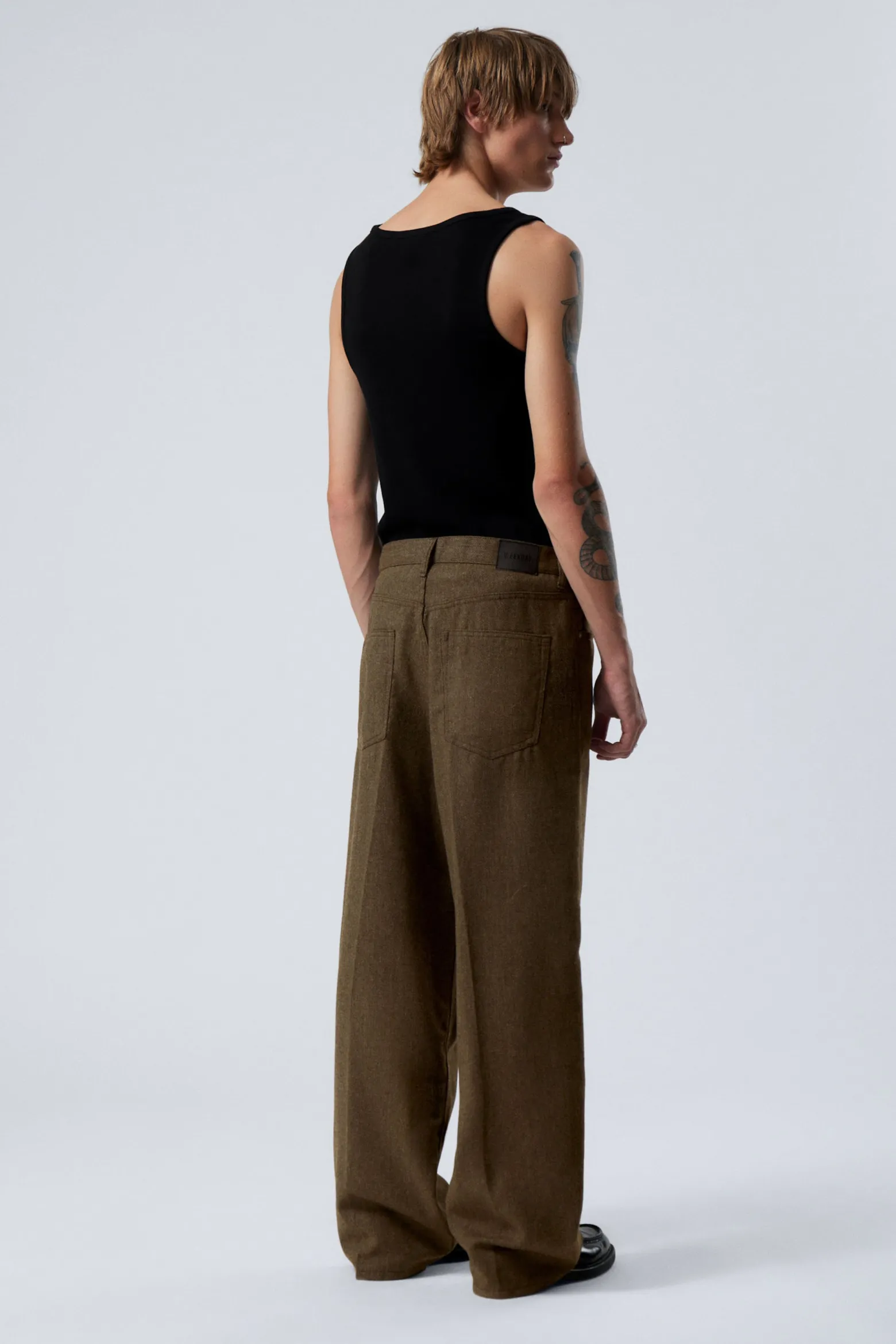 ASTRO – BAGGY-HOSE MIT FISCHGRÄTMUSTER|Weekday Fashion