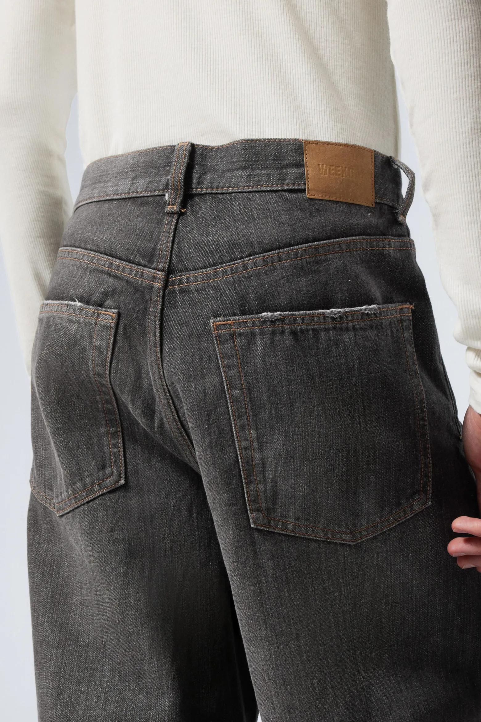 ASTRO LOOSE BAGGY LEG JEANS|Weekday Clearance
