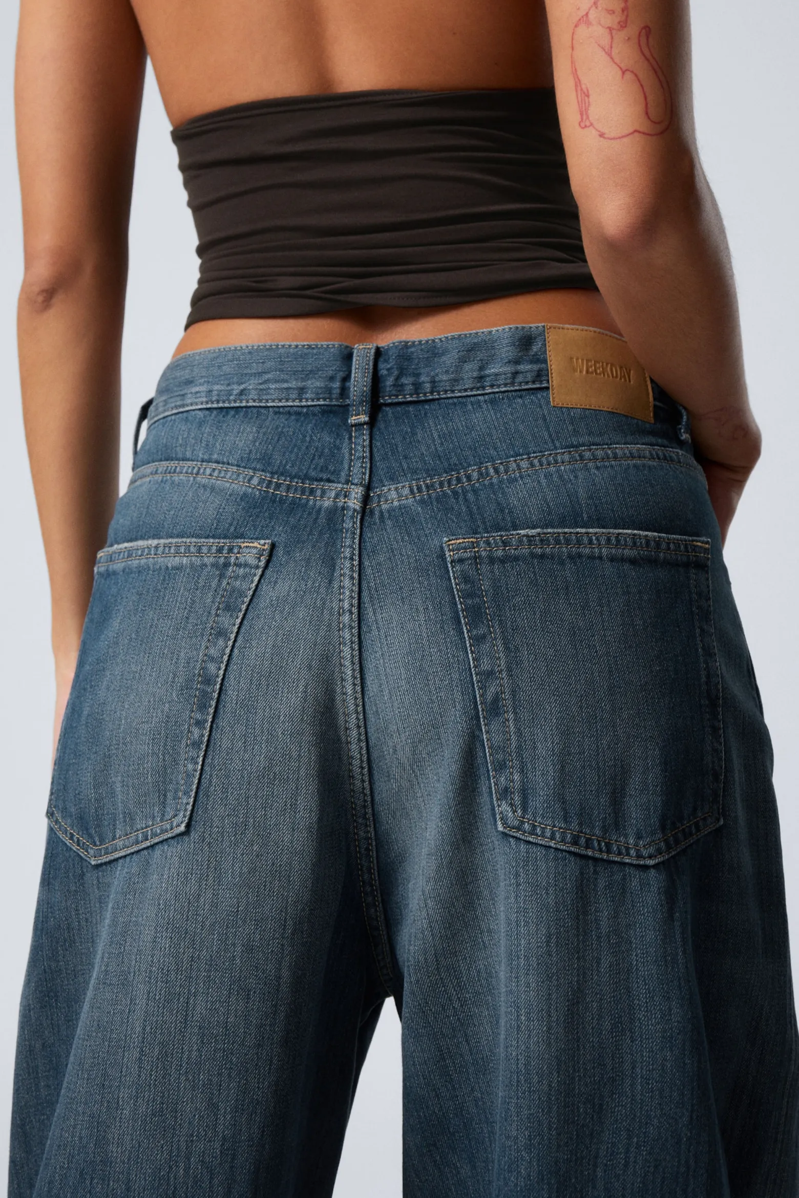 ASTRO LOOSE BAGGY LEG JEANS|Weekday Clearance