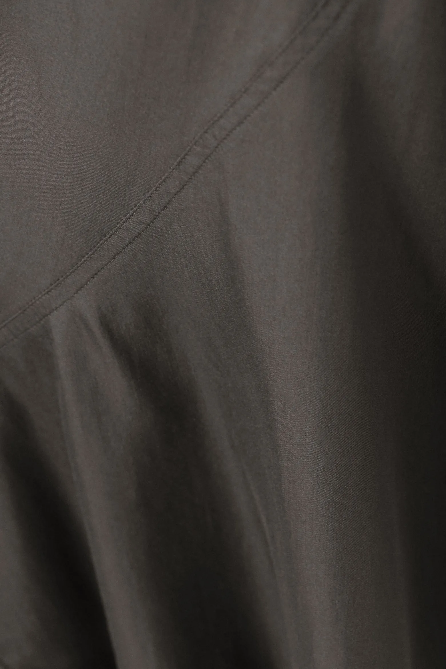 ASYMMETRISCHES MINIKLEID MIT LANGEN ÄRMELN|Weekday Sale
