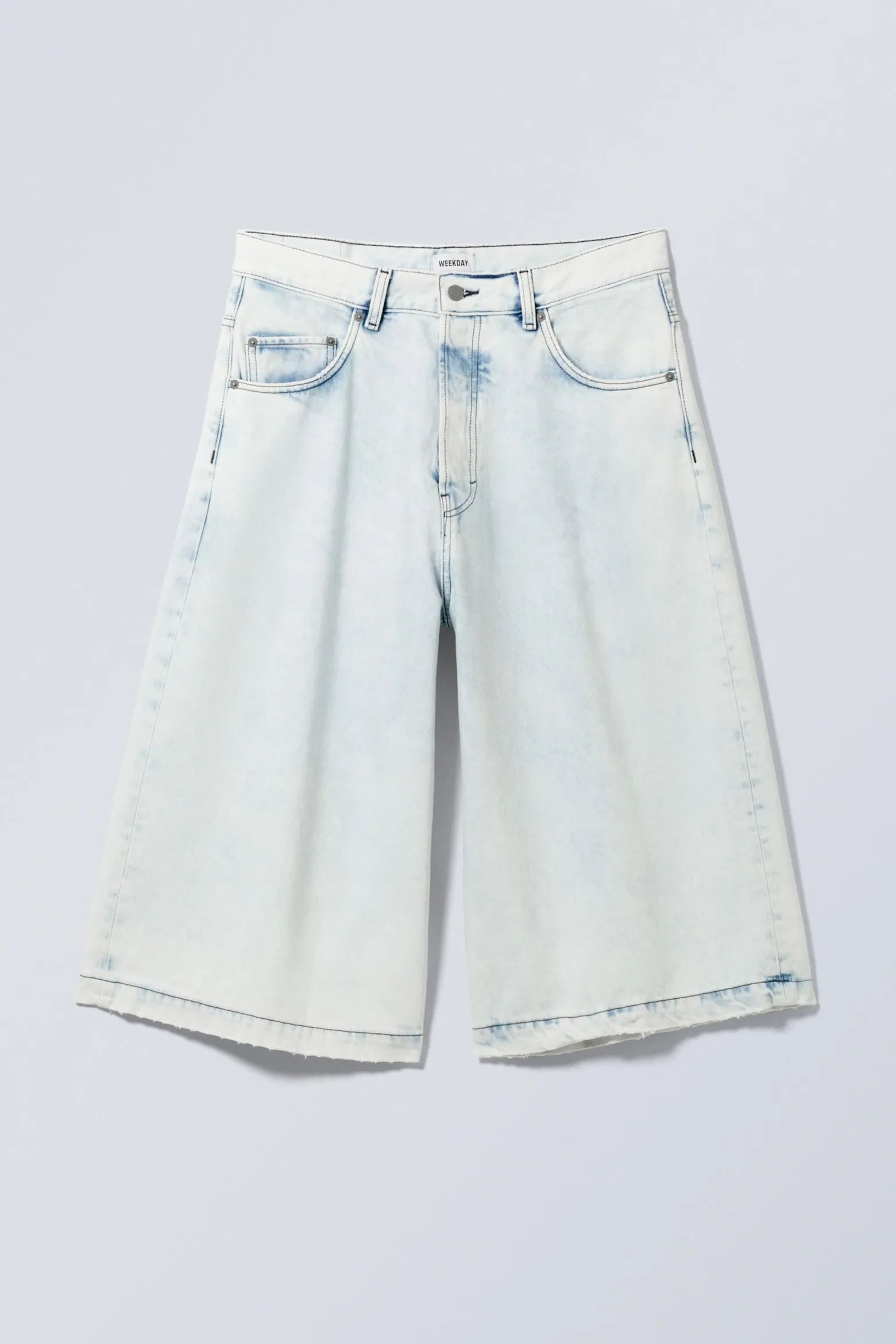 BAGGY-JEANSSHORTS IN KNÖCHELLÄNGE|Weekday Shop
