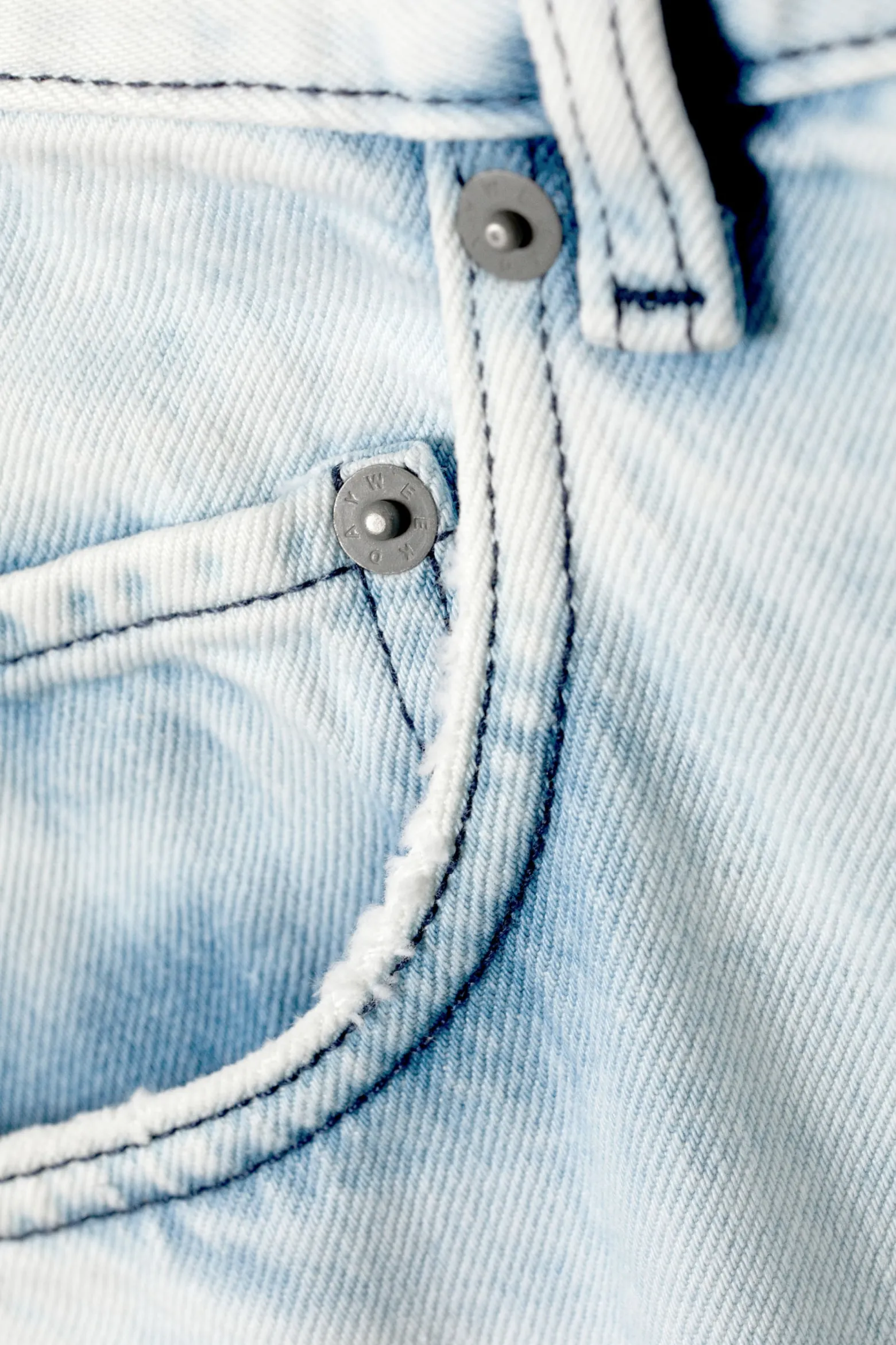 BAGGY-JEANSSHORTS IN KNÖCHELLÄNGE|Weekday Shop