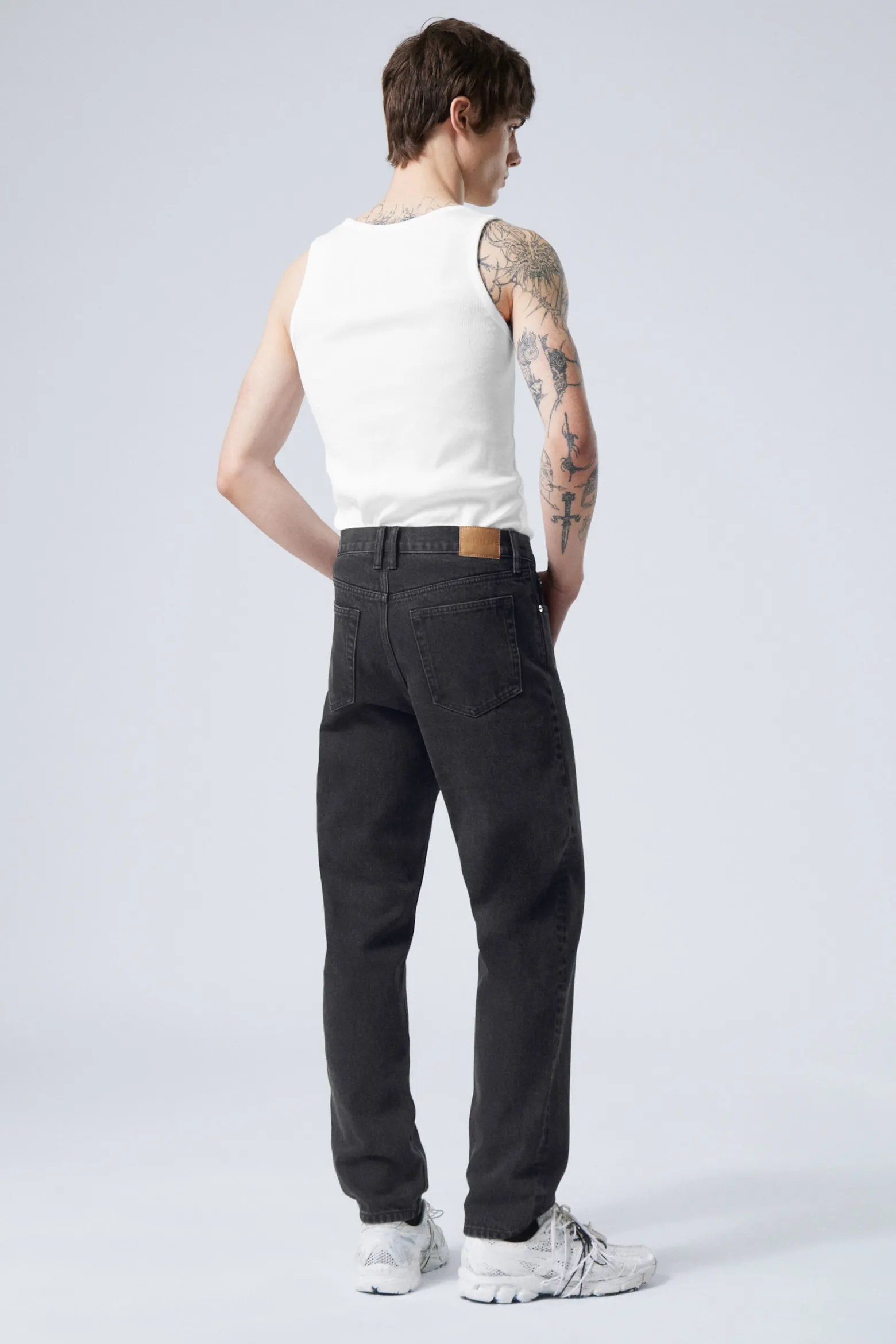 BARREL RELAXED TAPERED LEG JEANS|Weekday Shop