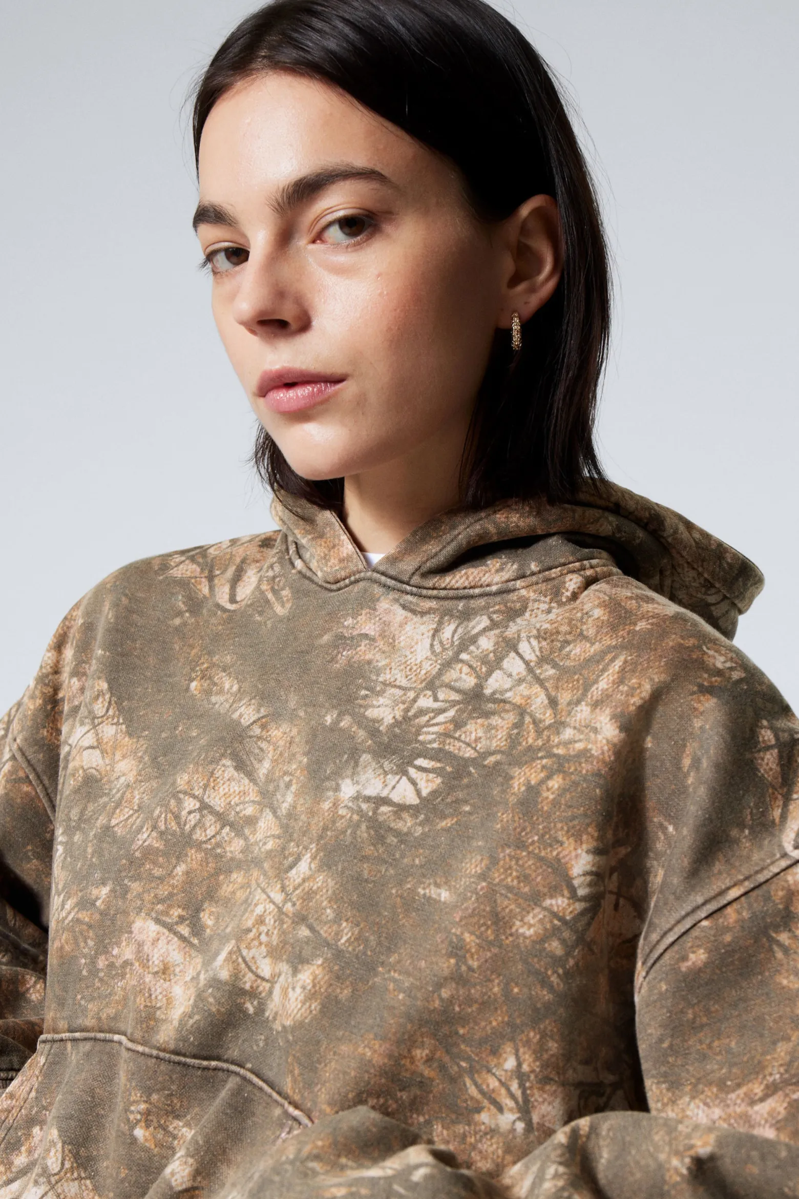 BEDRUCKTER HOODIE IN LOCKERER PASSFORM|Weekday Flash Sale