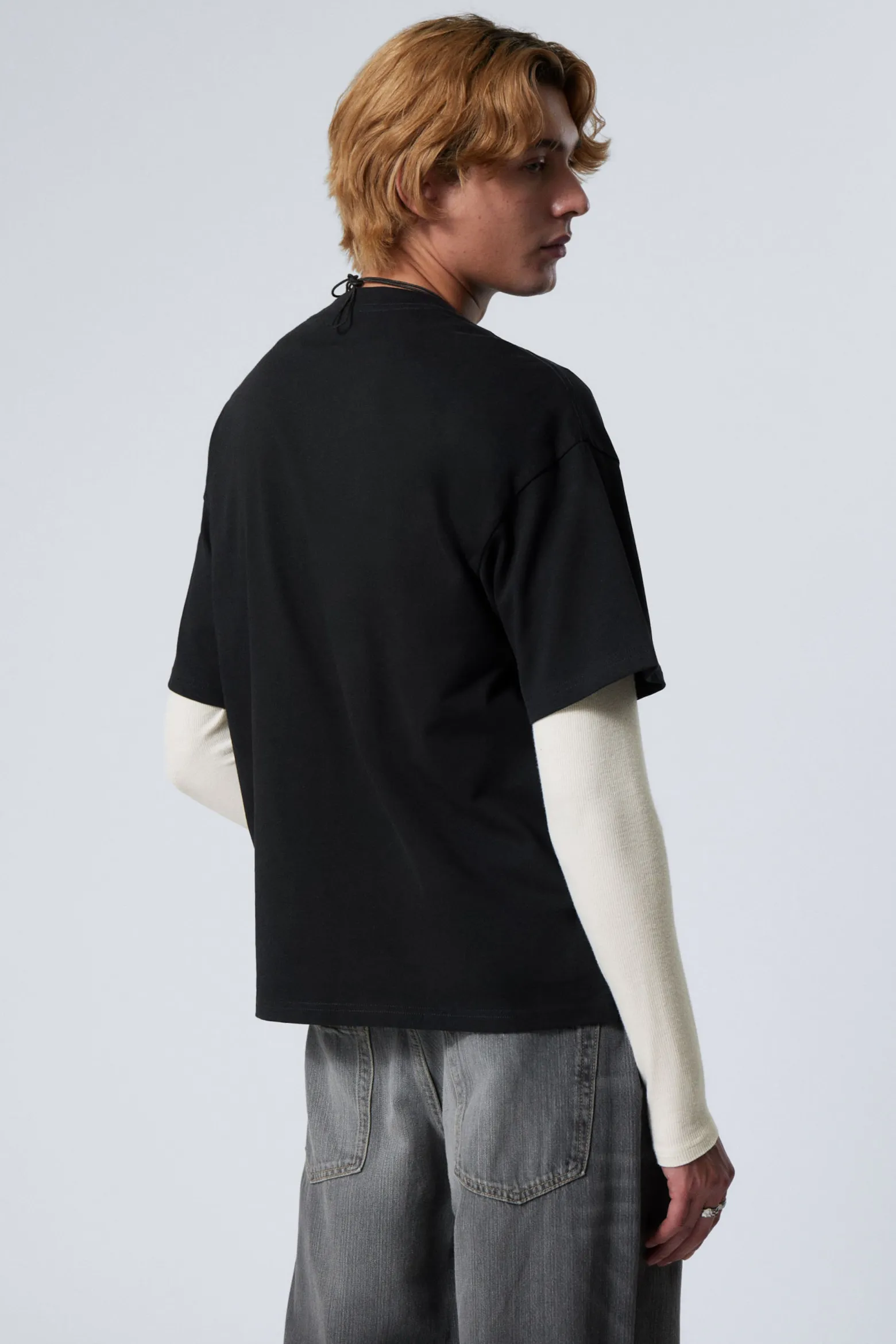 BEDRUCKTES KASTIGES T-SHIRT|Weekday Discount