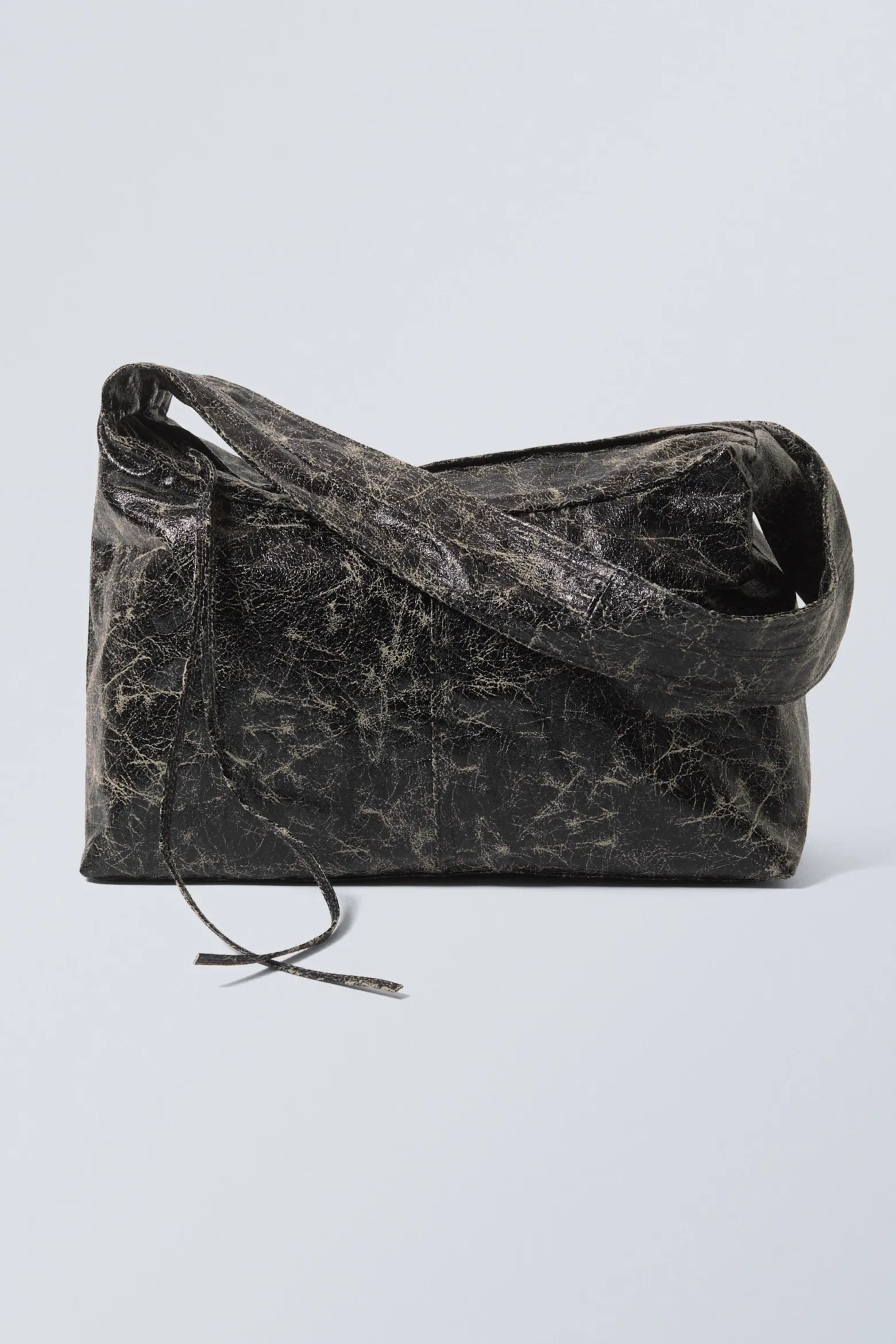BESCHICHTETE RECHTECKIGE SCHULTERTASCHE|Weekday Outlet
