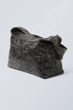BESCHICHTETE RECHTECKIGE SCHULTERTASCHE|Weekday Outlet