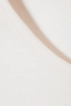 FIGURBETONTES T-SHIRT MIT KURZEN ÄRMELN|Weekday Hot