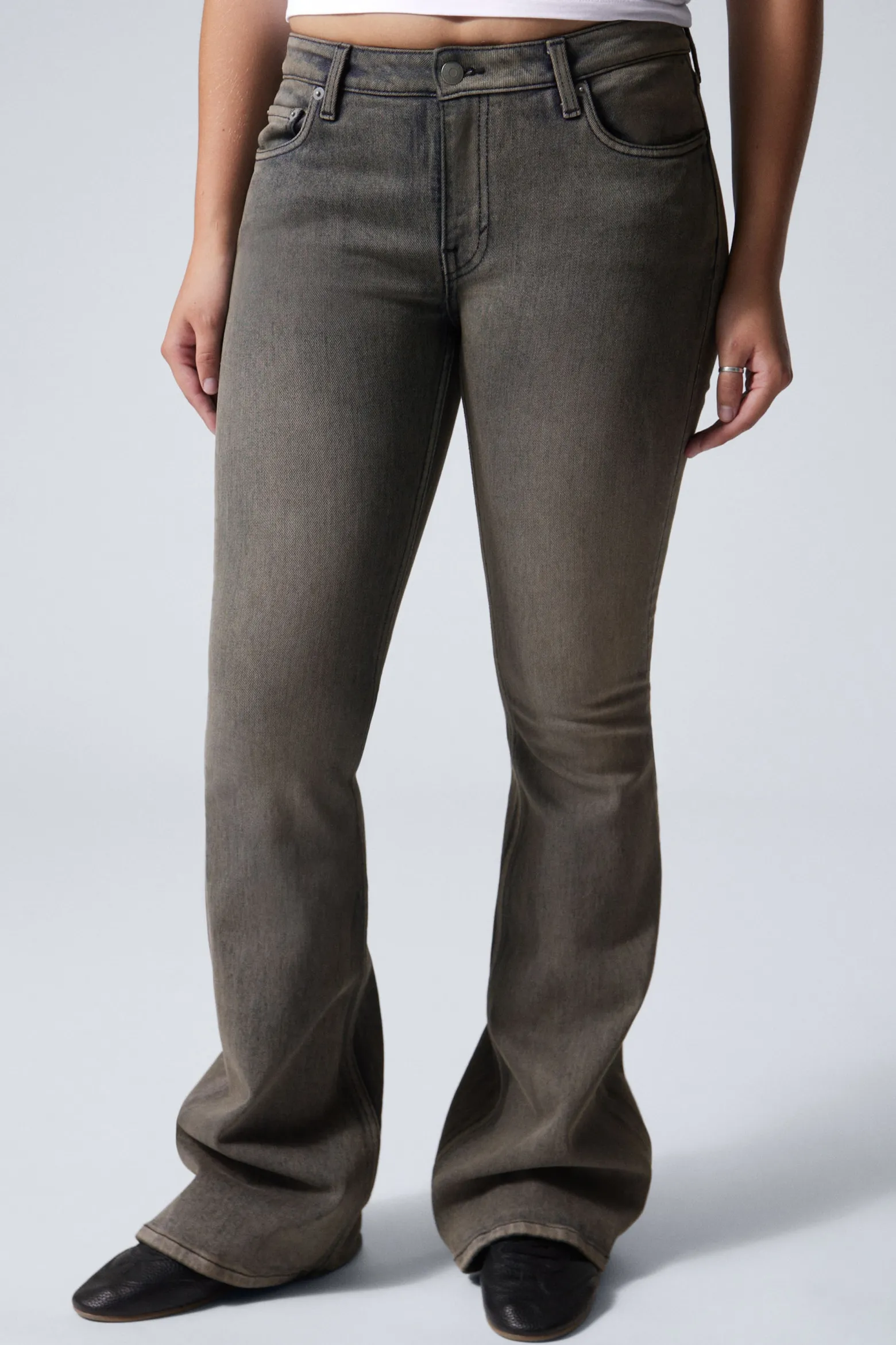 FLAME LOW WAIST SLIM FLARED LEG JEANS|Weekday Store