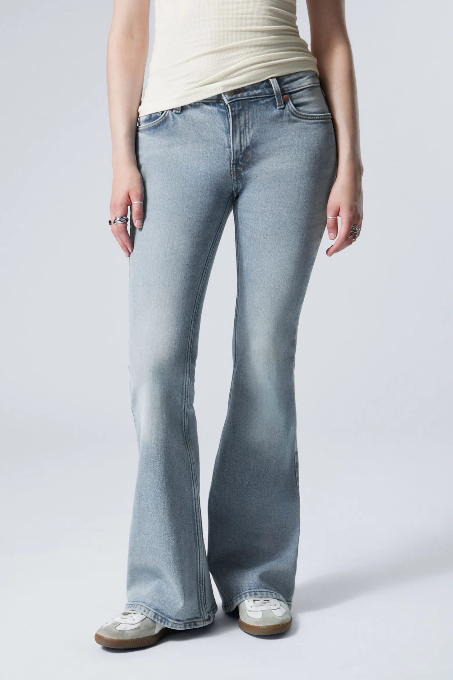FLAME LOW WAIST SLIM FLARED LEG JEANS|Weekday Discount
