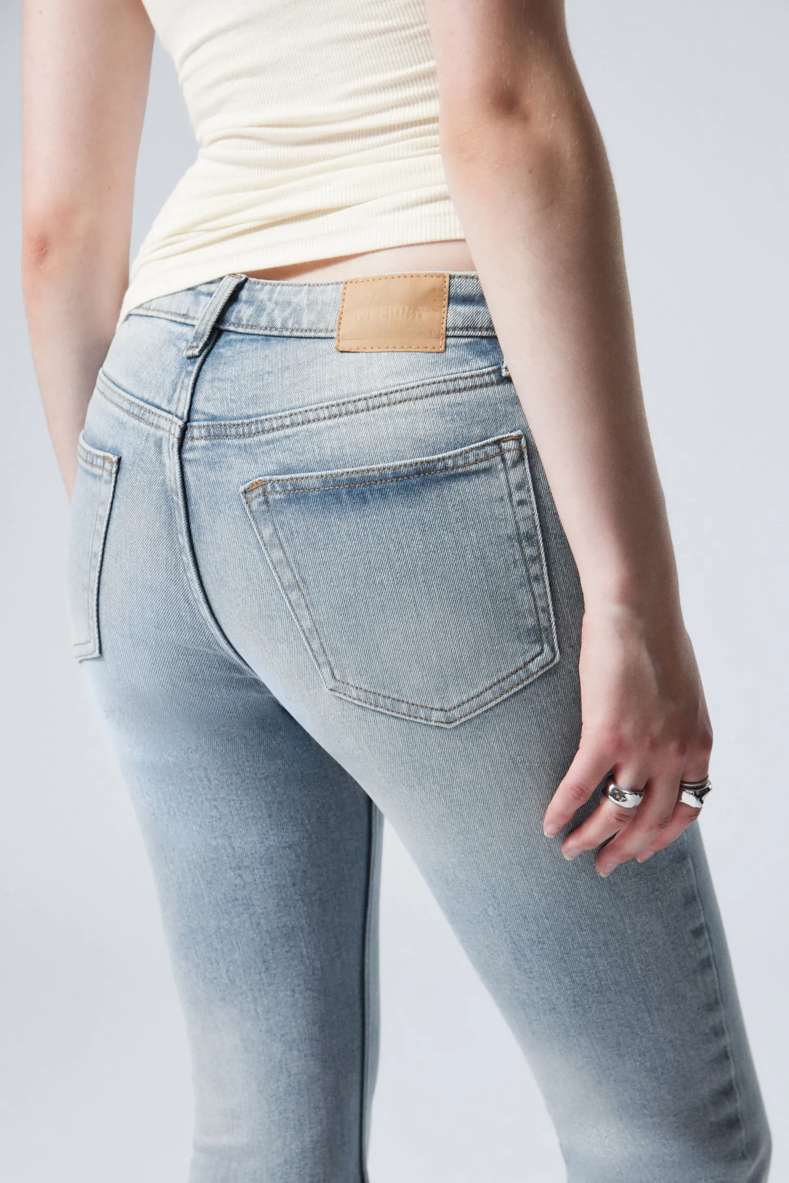 FLAME LOW WAIST SLIM FLARED LEG JEANS|Weekday Discount