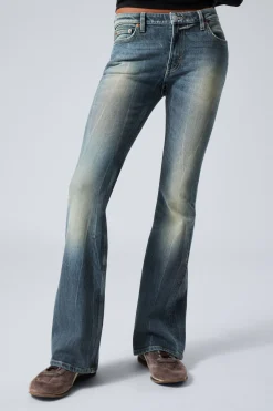 FLAME LOW WAIST SLIM FLARED LEG JEANS|Weekday Cheap