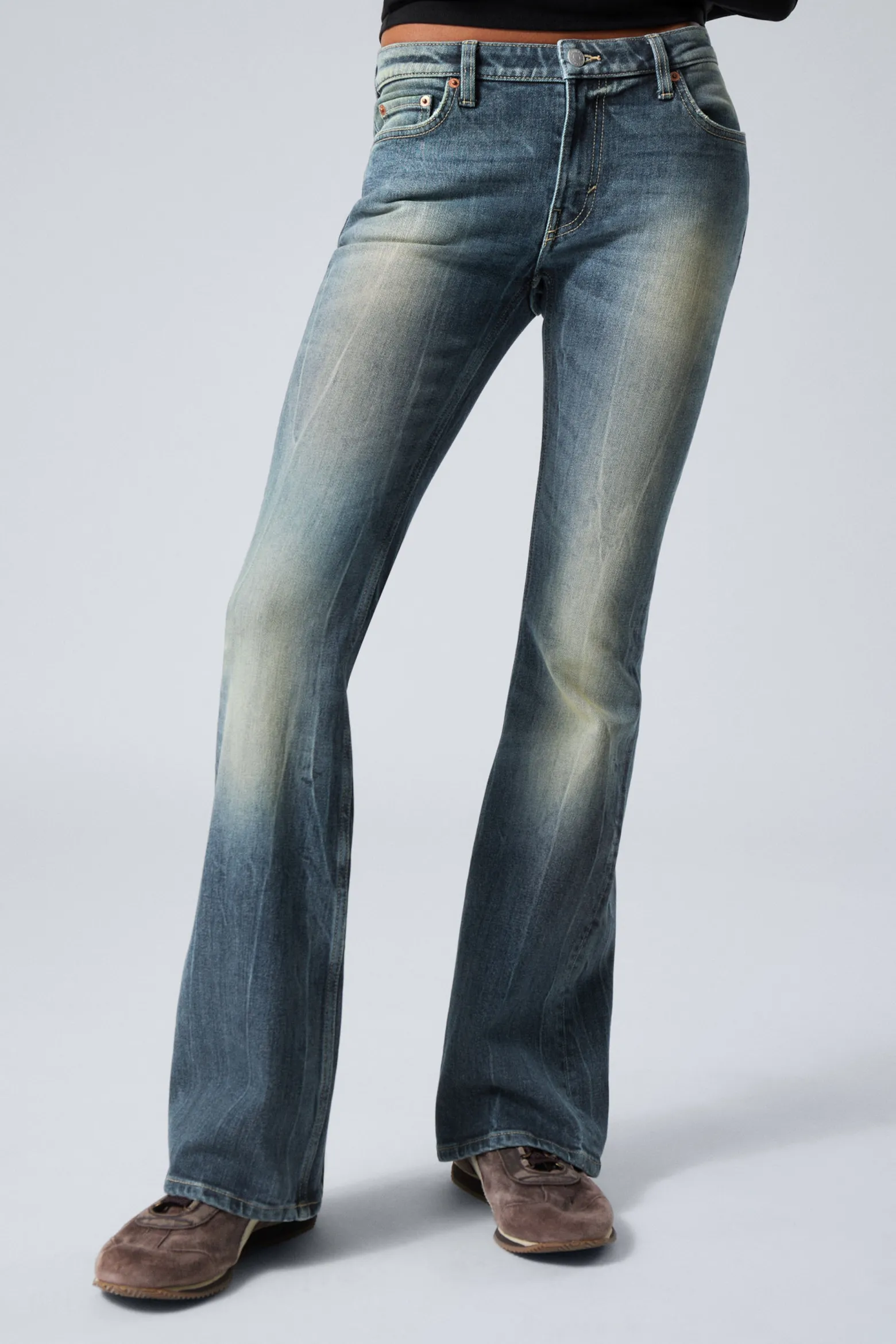FLAME LOW WAIST SLIM FLARED LEG JEANS|Weekday Cheap
