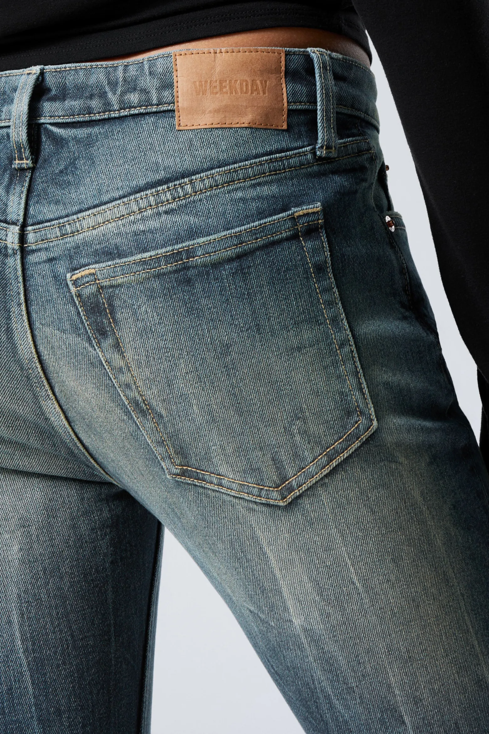 FLAME LOW WAIST SLIM FLARED LEG JEANS|Weekday Cheap