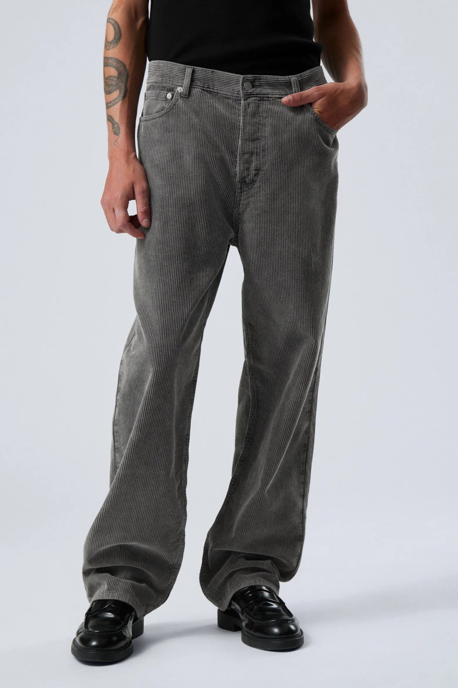 GALAXY – WEITE, GERADE GESCHNITTENE CORDHOSE|Weekday Store