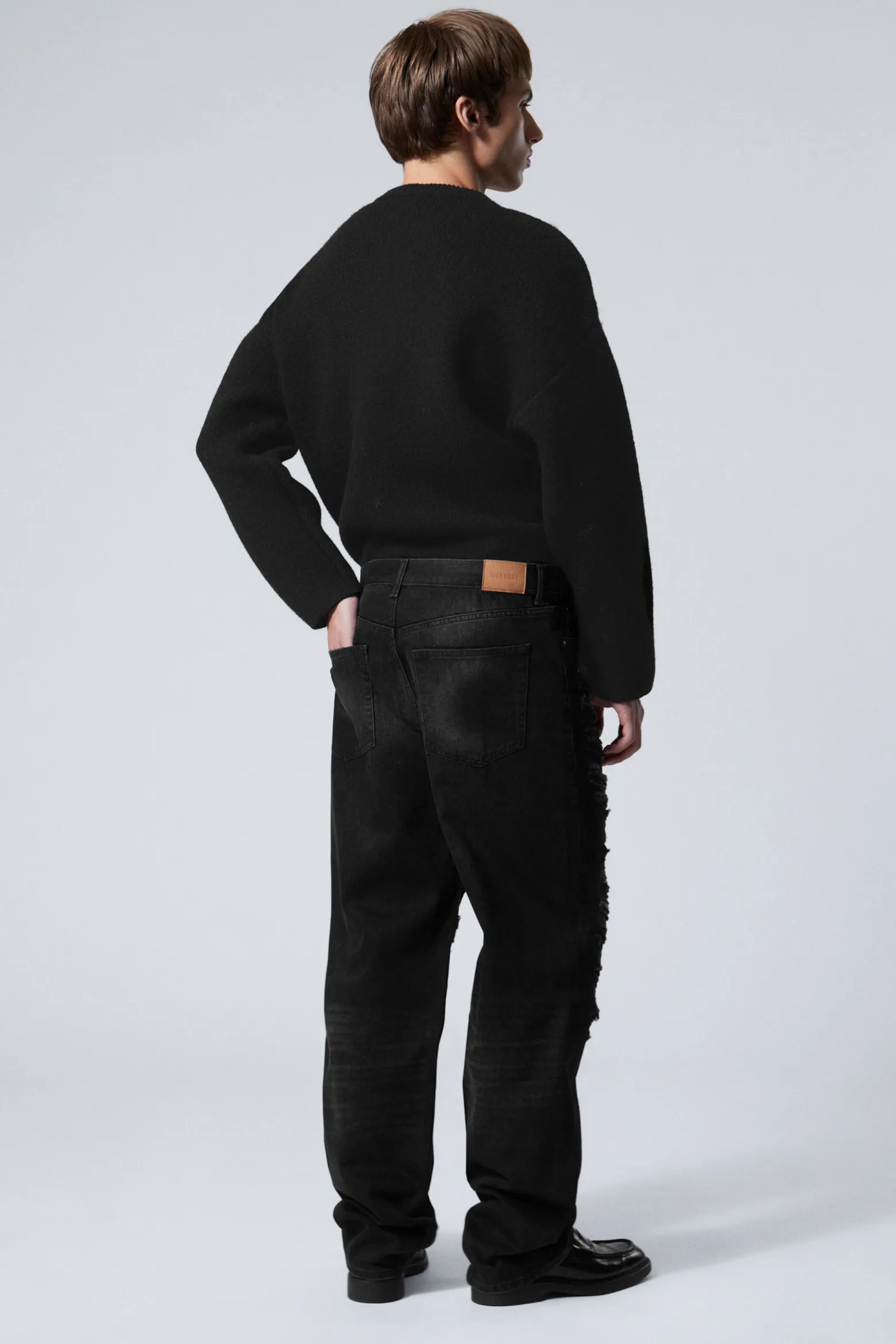 GALAXY – WEITE, GERADE GESCHNITTENE USED-JEANS|Weekday Hot