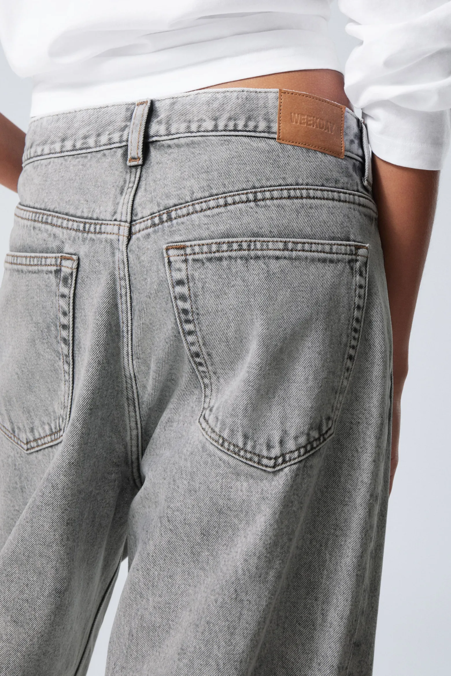 GALAXY LOOSE STRAIGHT LEG JEANS|Weekday Outlet