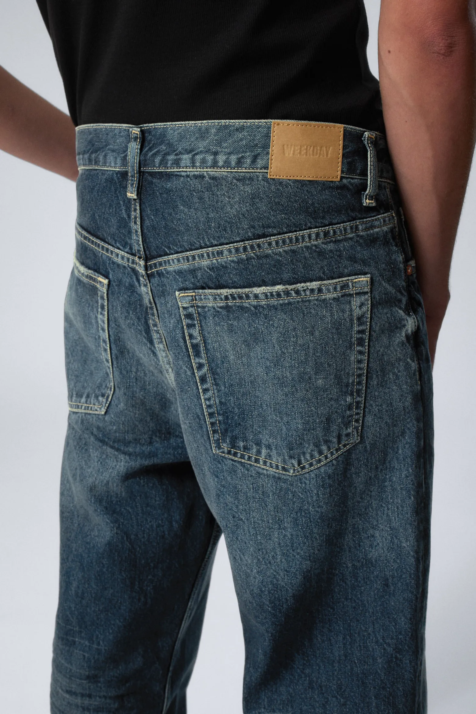 GALAXY LOOSE STRAIGHT LEG JEANS|Weekday Sale