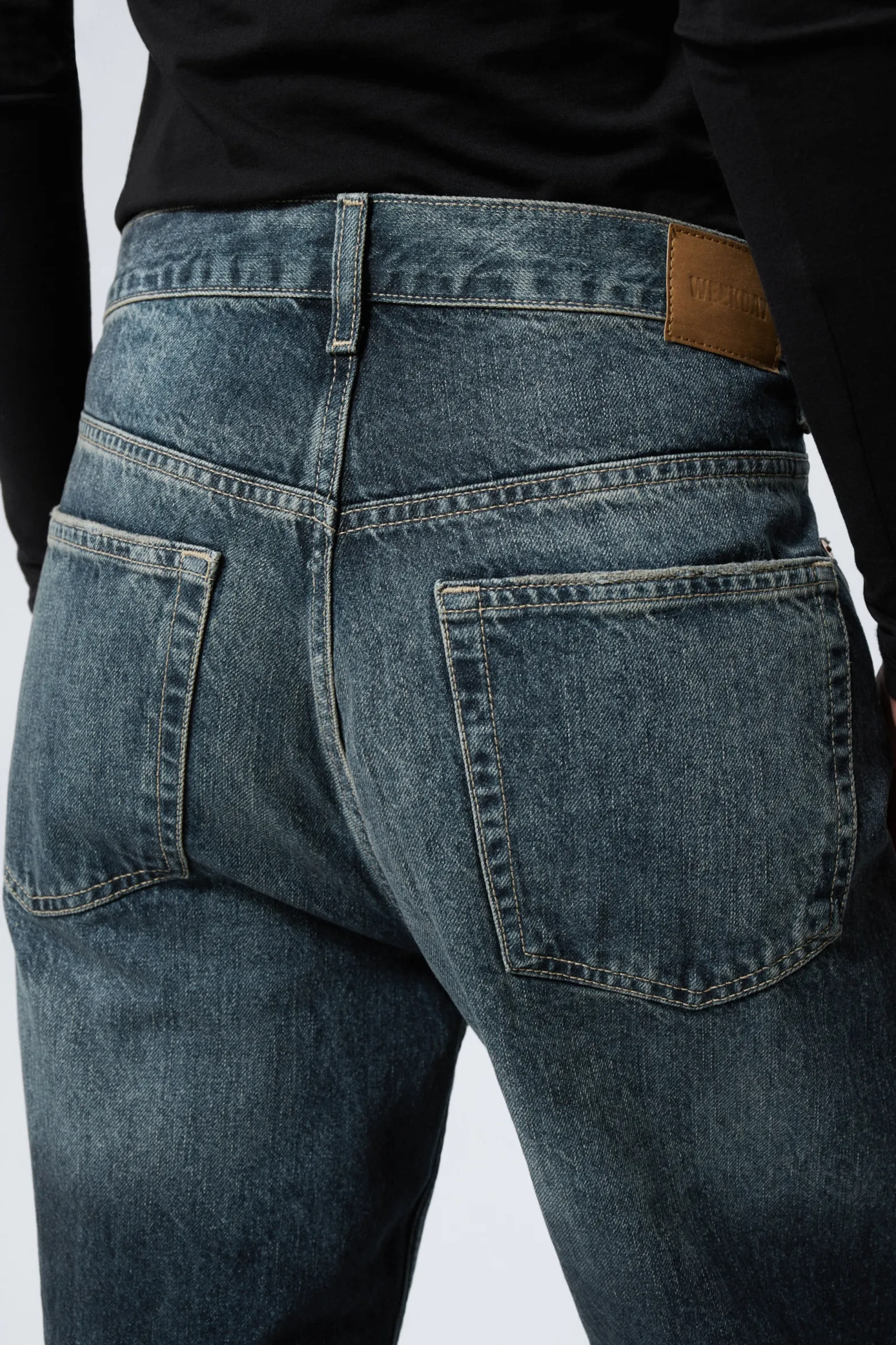 GALAXY LOOSE STRAIGHT LEG JEANS|Weekday Sale