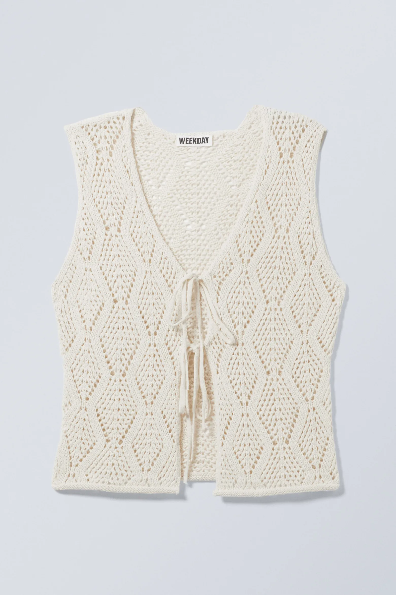 GEHÄKELTE STRICKWESTE MIT BINDEVERSCHLUSS|Weekday Discount