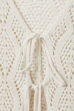 GEHÄKELTE STRICKWESTE MIT BINDEVERSCHLUSS|Weekday Discount