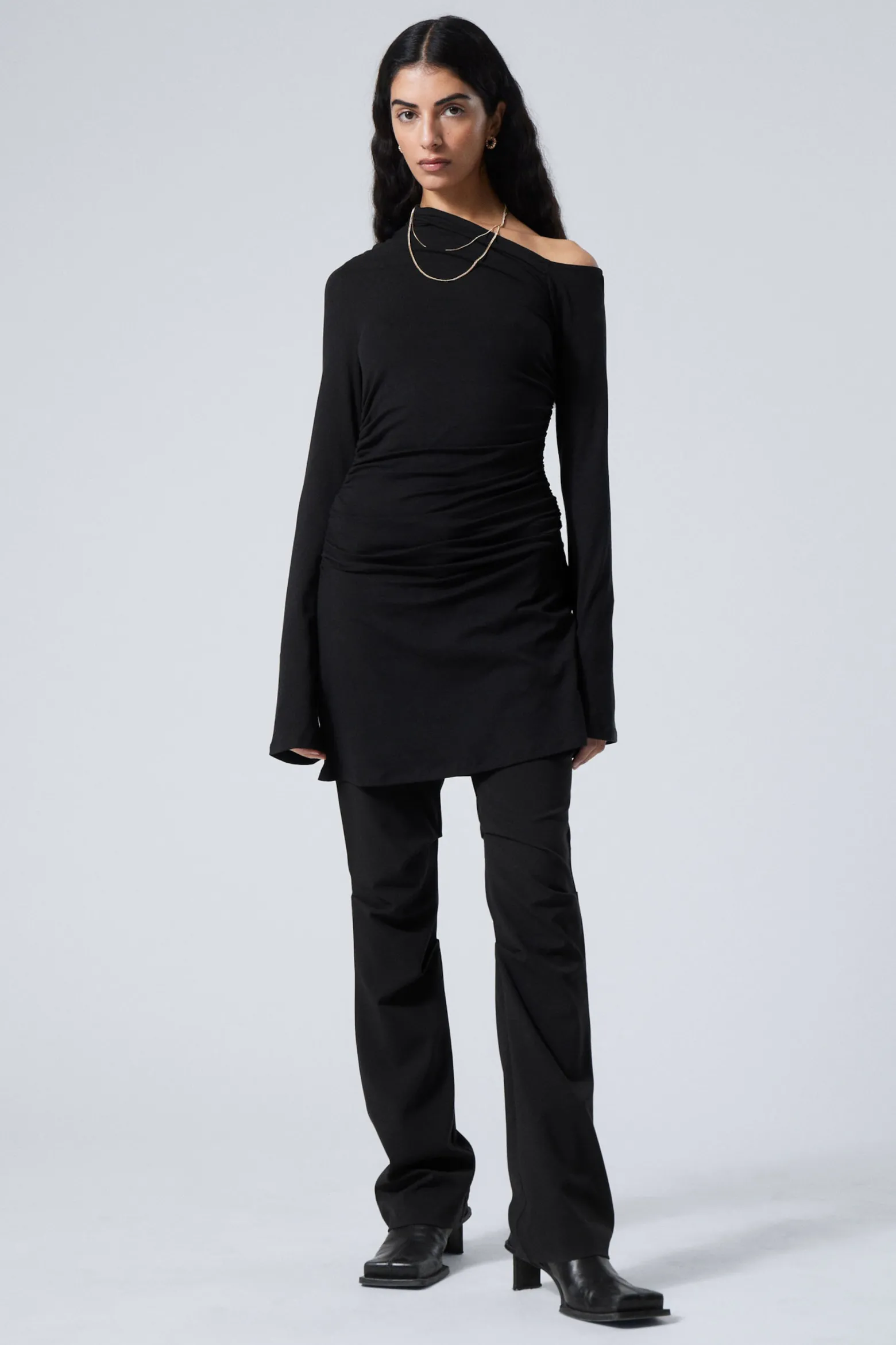 GERAFFTES MINIKLEID MIT LANGEN ÄRMELN|Weekday Flash Sale