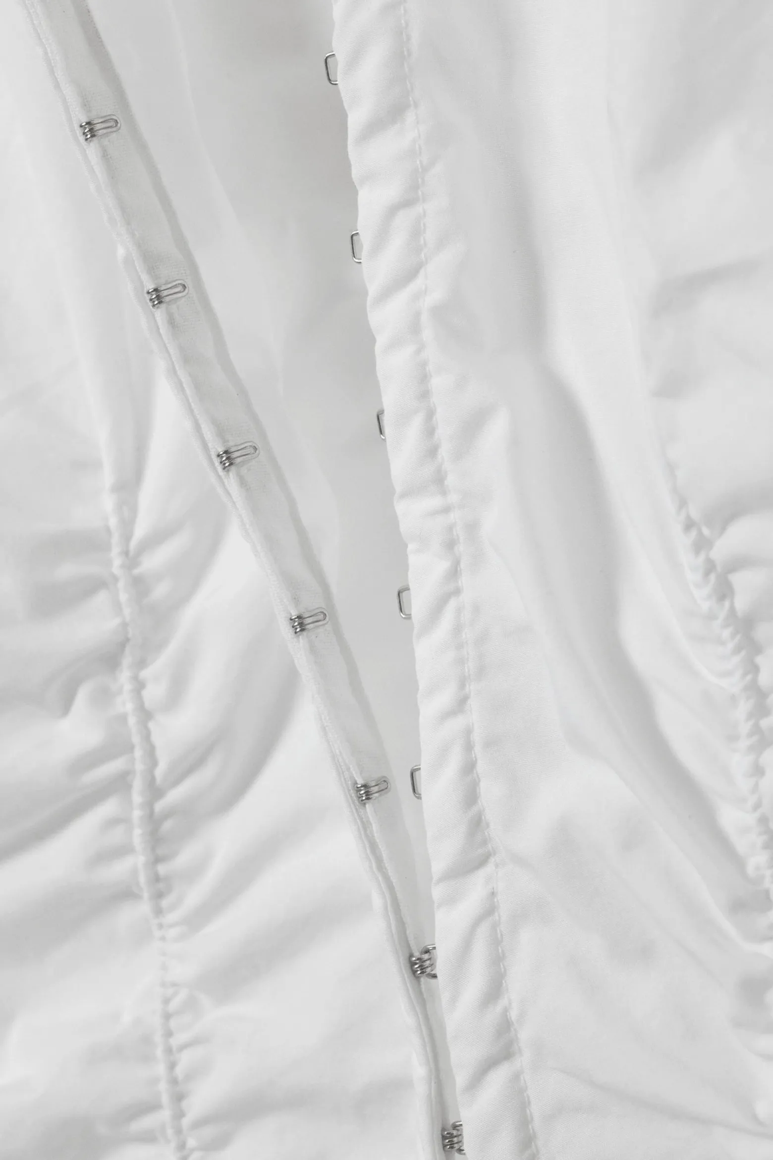 GERAFFTES POPELINE-HEMD MIT V-AUSSCHNITT|Weekday Outlet