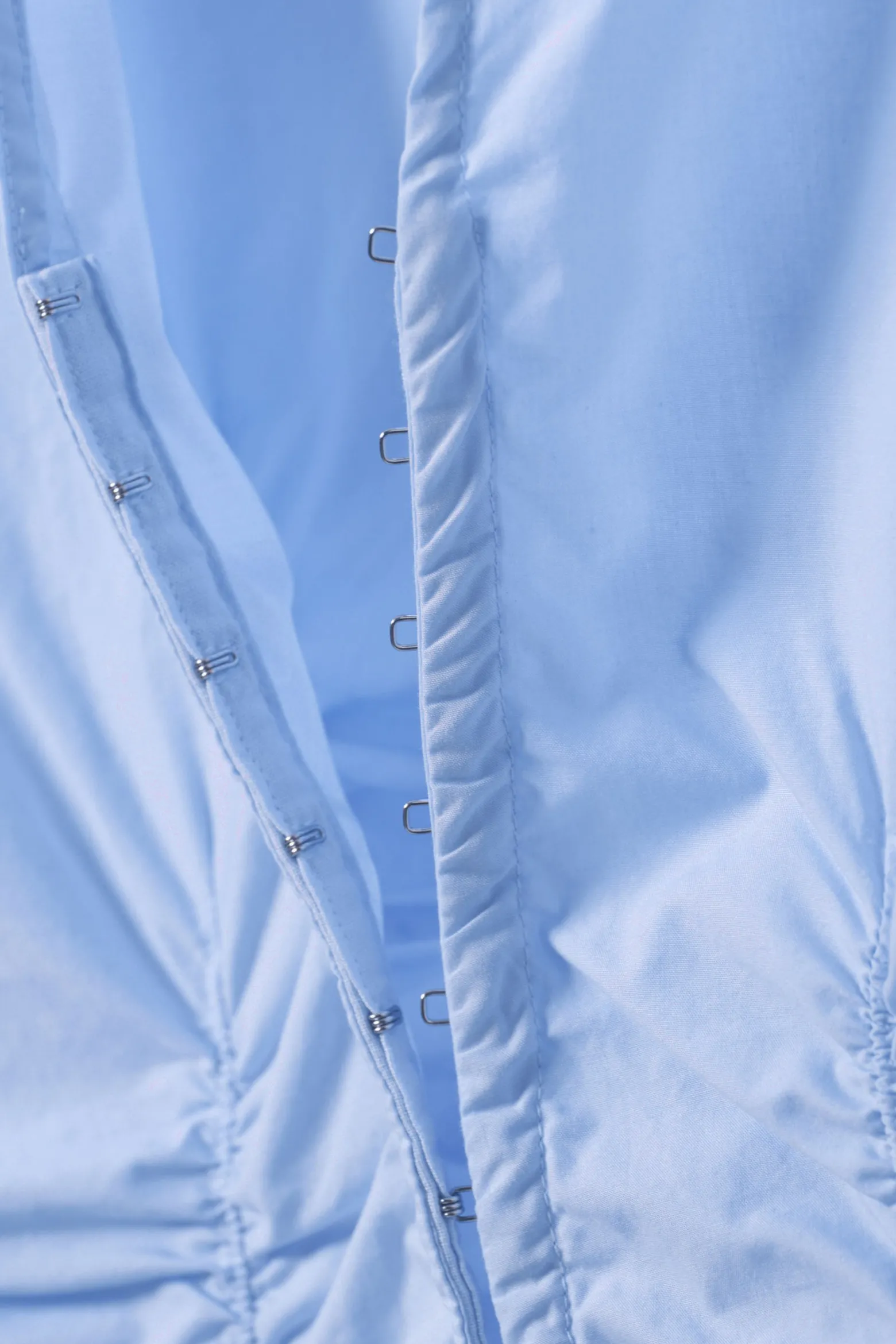 GERAFFTES POPELINE-HEMD MIT V-AUSSCHNITT|Weekday New