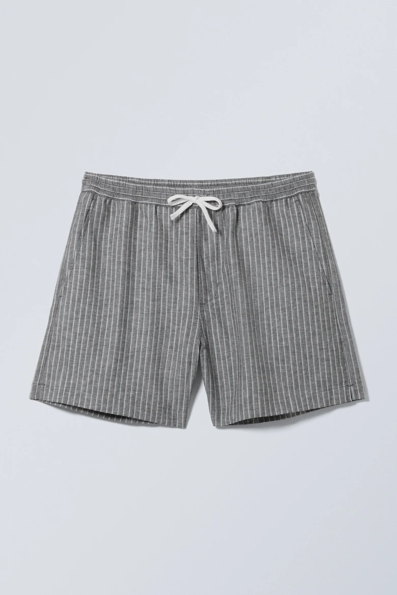 GESTREIFTE SHORTS AUS LEINENMISCHUNG|Weekday Discount