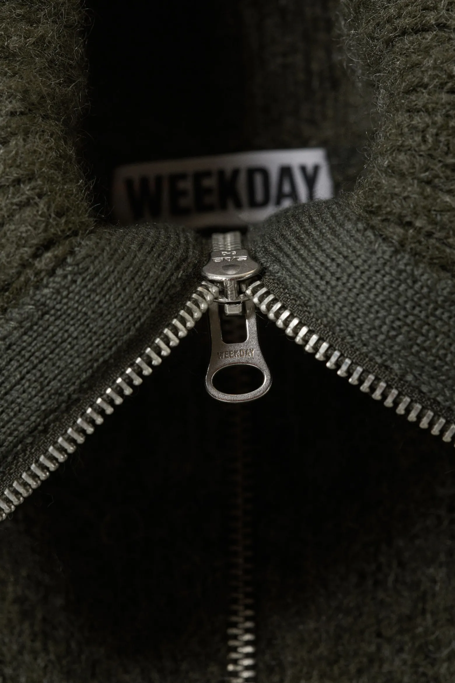 GESTRICKTE ZIP-WESTE|Weekday Clearance