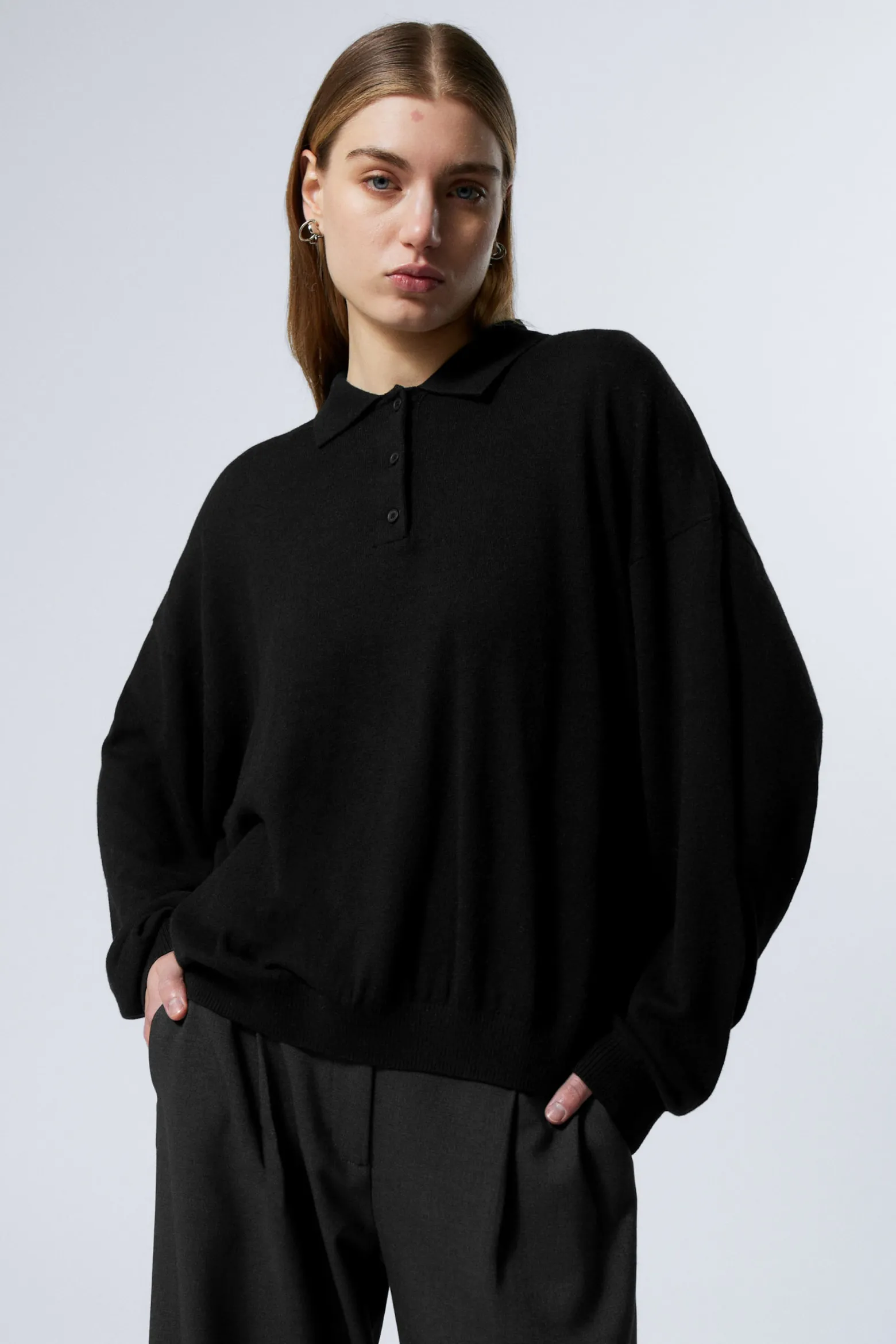 GESTRICKTER PIQUÉ-PULLOVER MIT LOCKERER PASSFORM|Weekday Shop