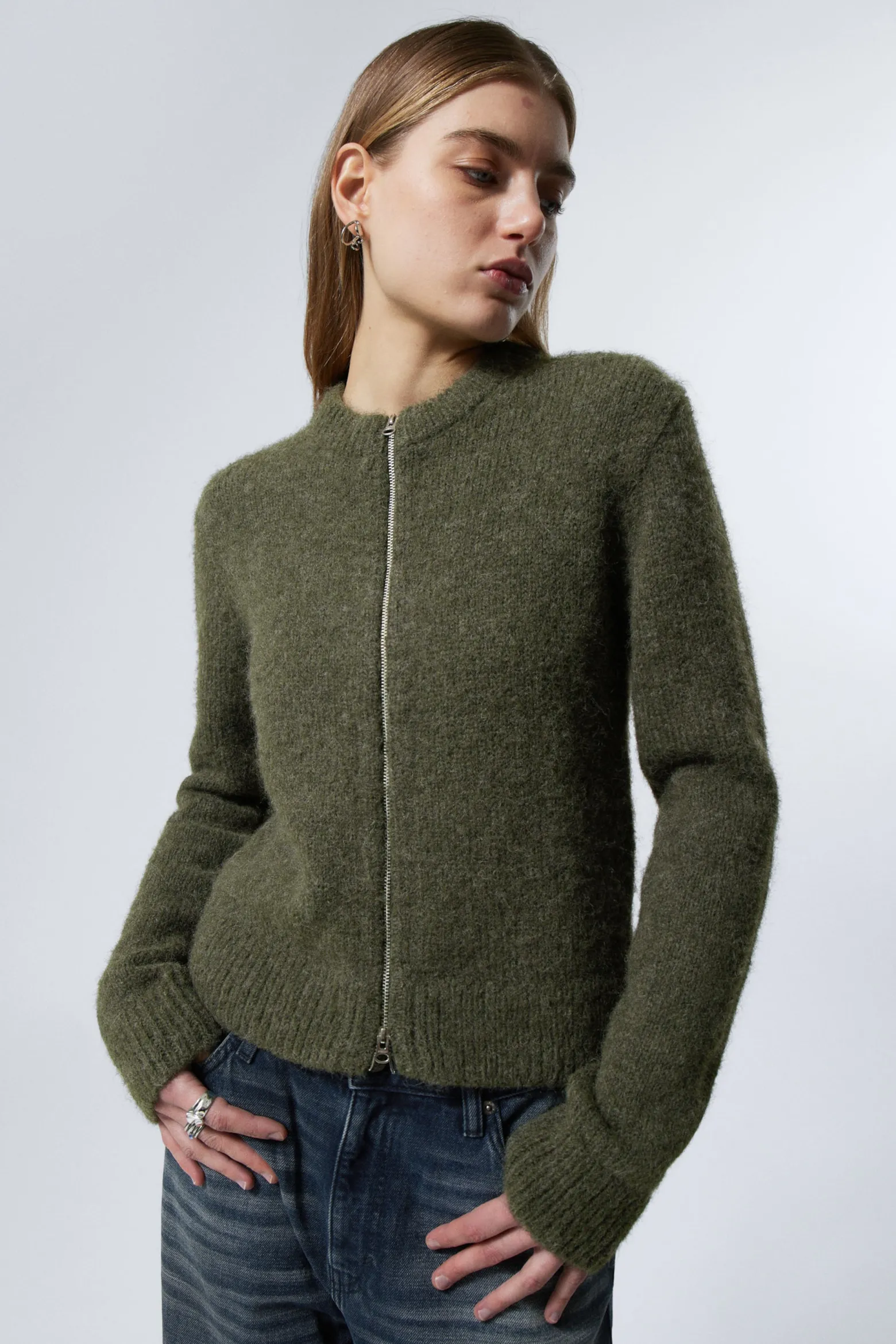 GESTRICKTER ZIP-CARDIGAN MIT SCHMALER PASSFORM|Weekday New