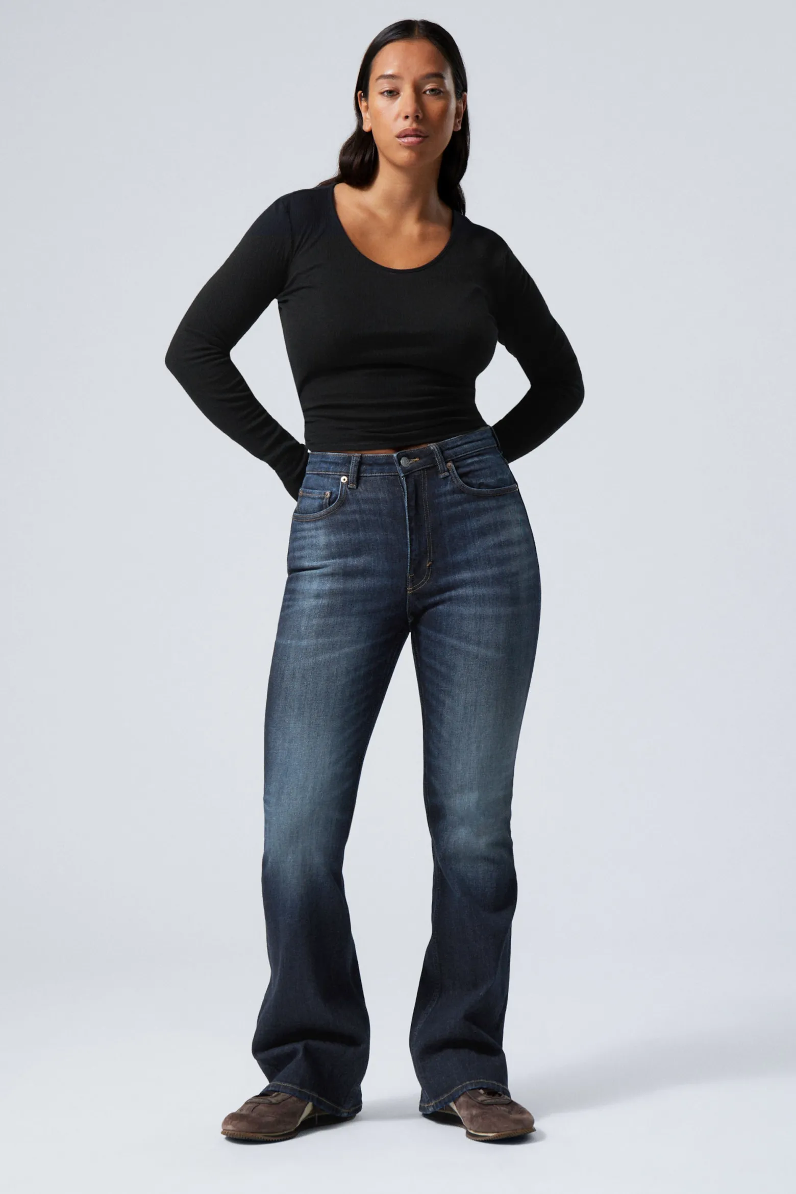GLOW CURVE HIGH WAISTED REGULAR FLARED LEG JEANS|Weekday Discount