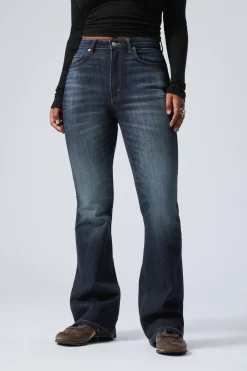 GLOW CURVE HIGH WAISTED REGULAR FLARED LEG JEANS|Weekday Discount