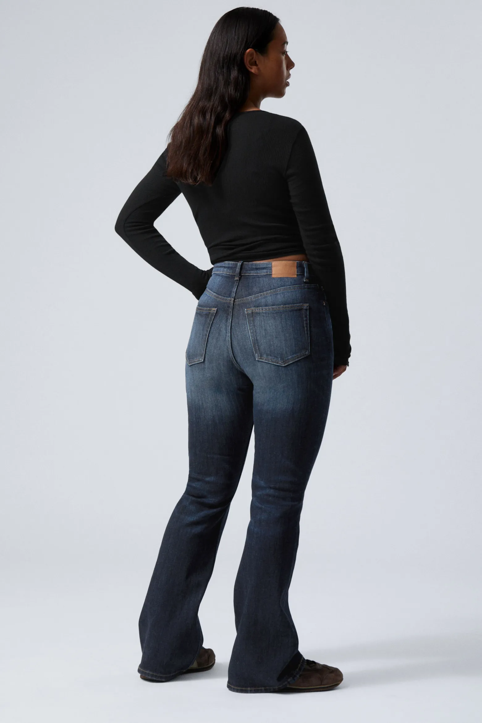GLOW CURVE HIGH WAISTED REGULAR FLARED LEG JEANS|Weekday Discount
